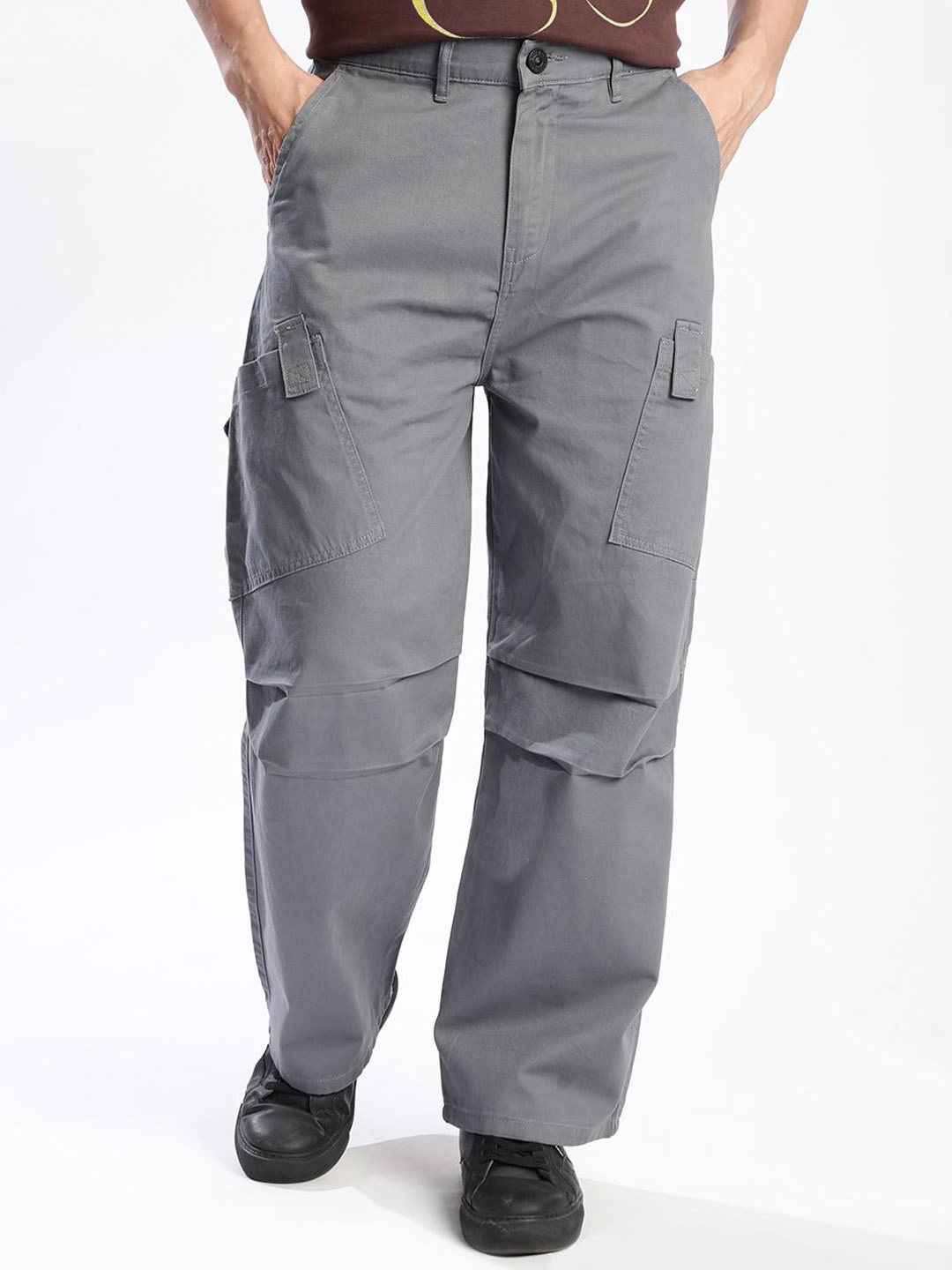 

Bene Kleed Men Loose Fit High-Rise Cargo Trouser, Grey