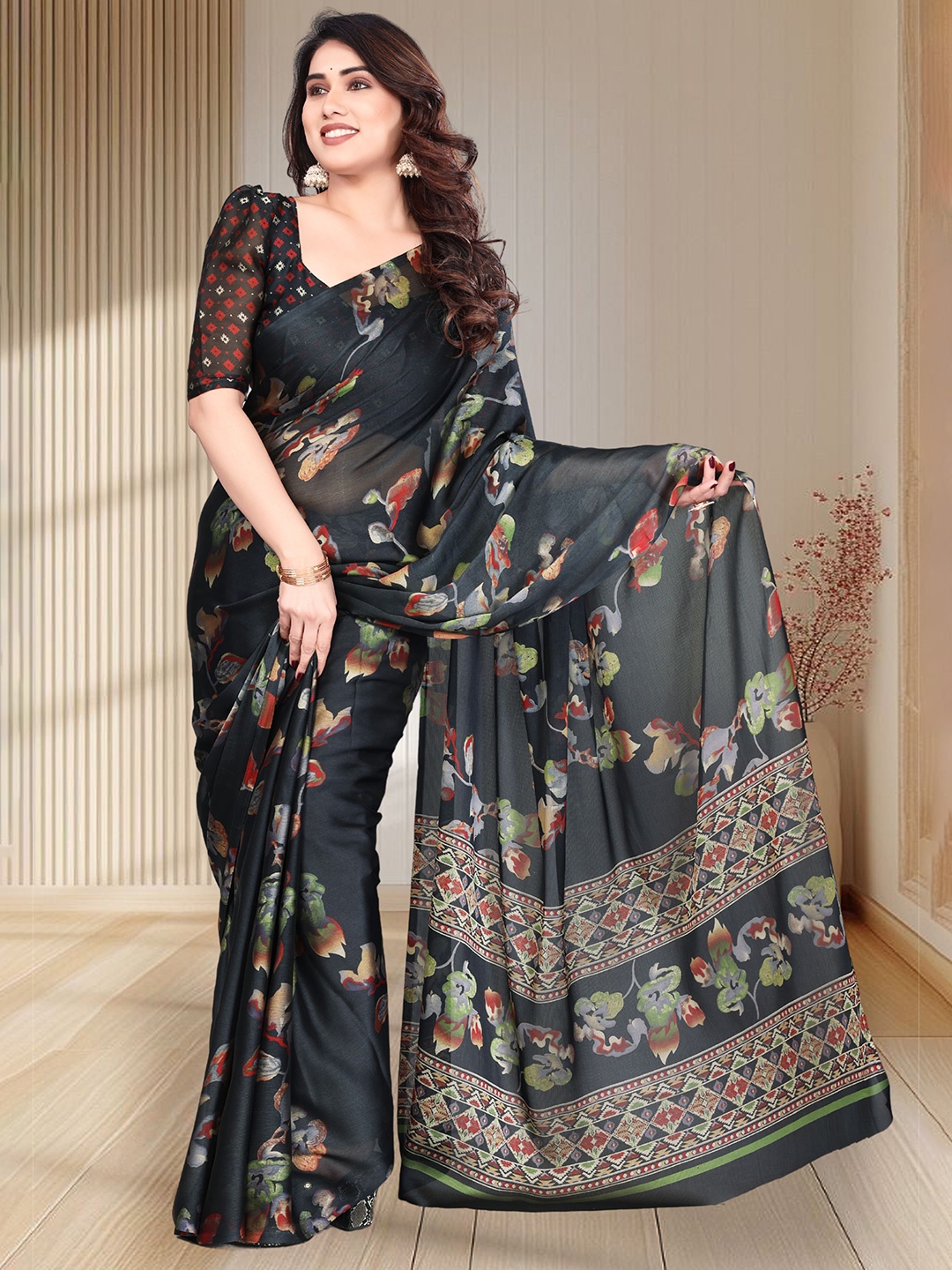 

MAGNEITTA Women Floral Printed Pure Chiffon Saree, Black