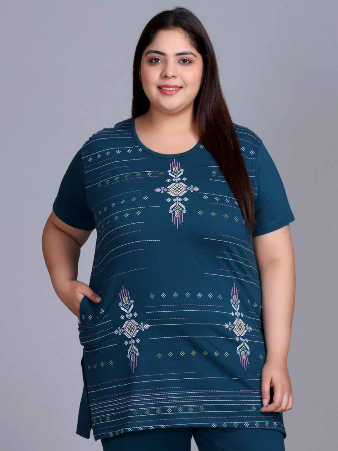 

IN Love Plus Size Geometric Printed Round Neck Short Sleeves Longline Cotton T-Shirt, Blue