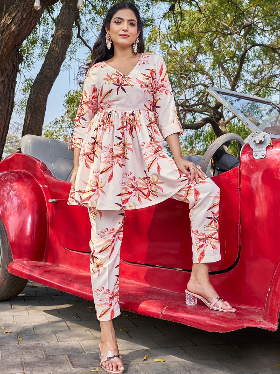 

VIBE VISION Floral Printed V-Neck Tunic with Trouser, Cream