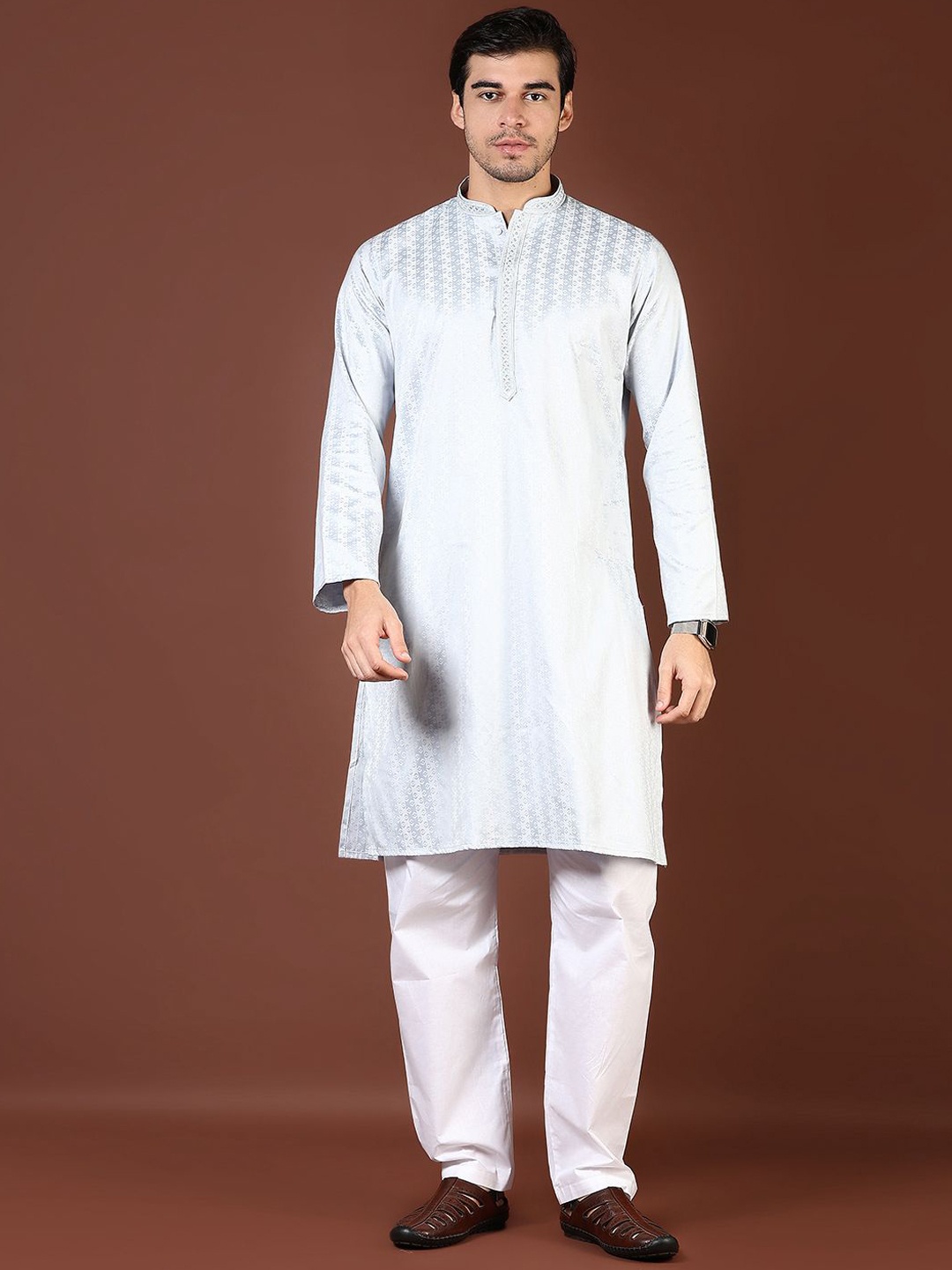 

V-Mart Geometric Self Design Mandarin Collar Thread Work Kurta With Pyjama, Blue