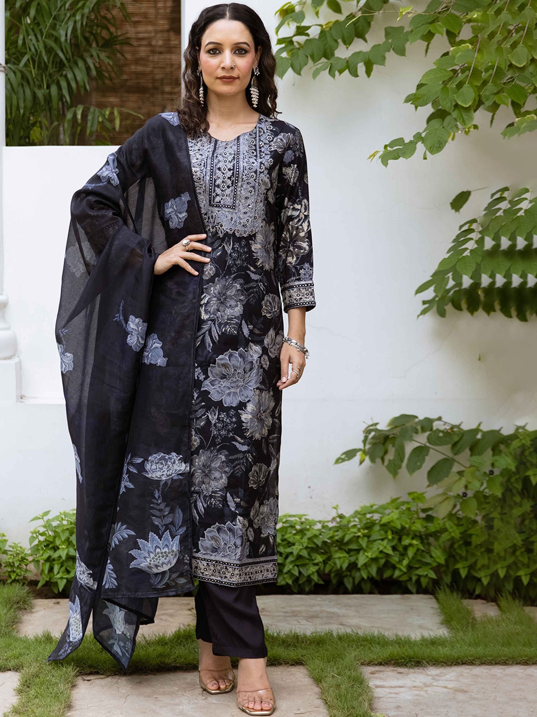 

DIVASTRI Floral Printed Pure Cotton Straight Kurta With Trousers & Dupatta, Black