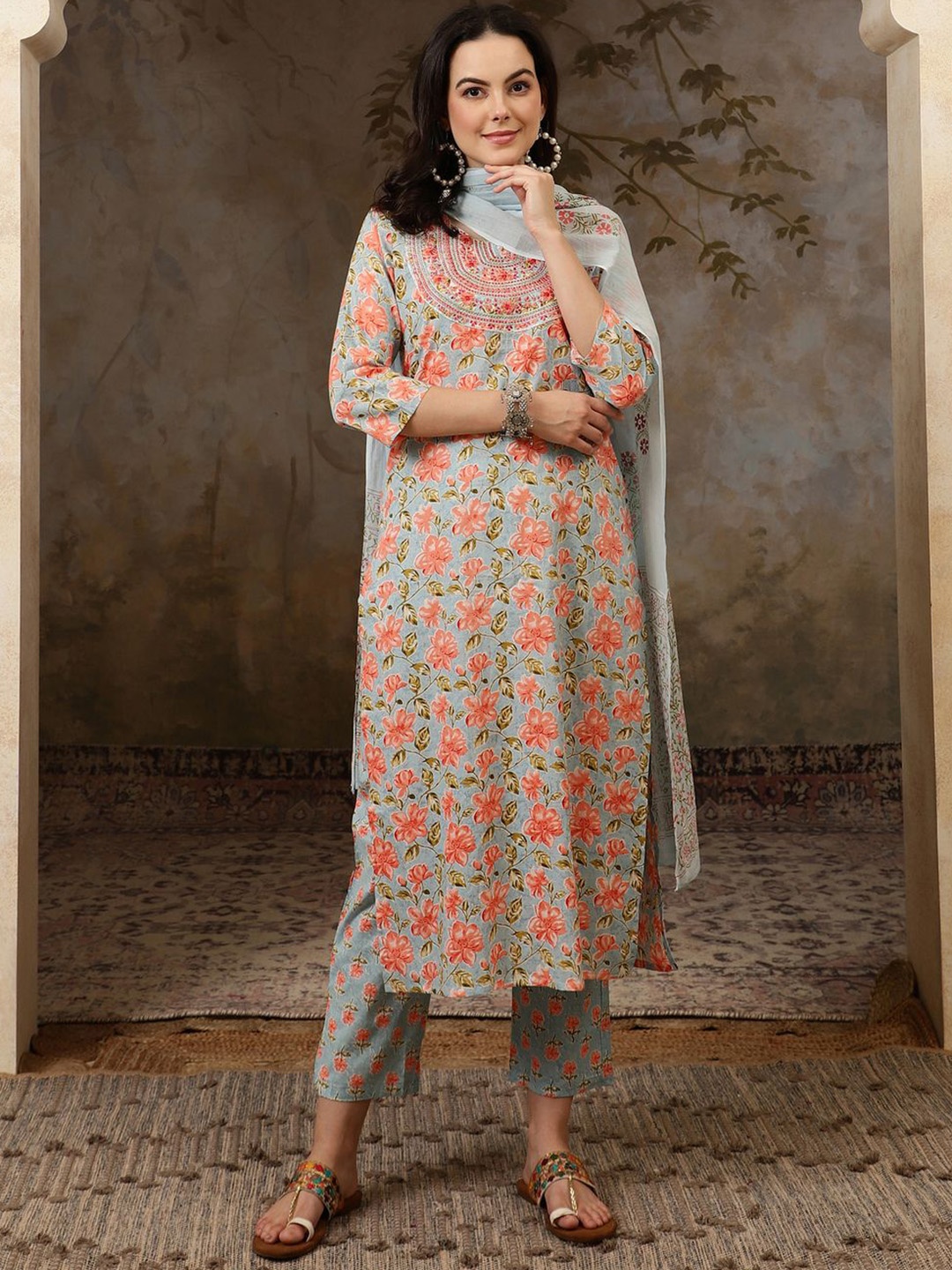 

Sangria Floral Printed Pure Cotton Kurta With Trousers & Dupatta, Blue