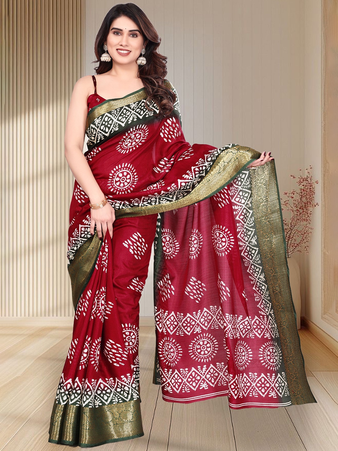 

MAGNEITTA Batik Printed Zari Jamdani Saree, Maroon