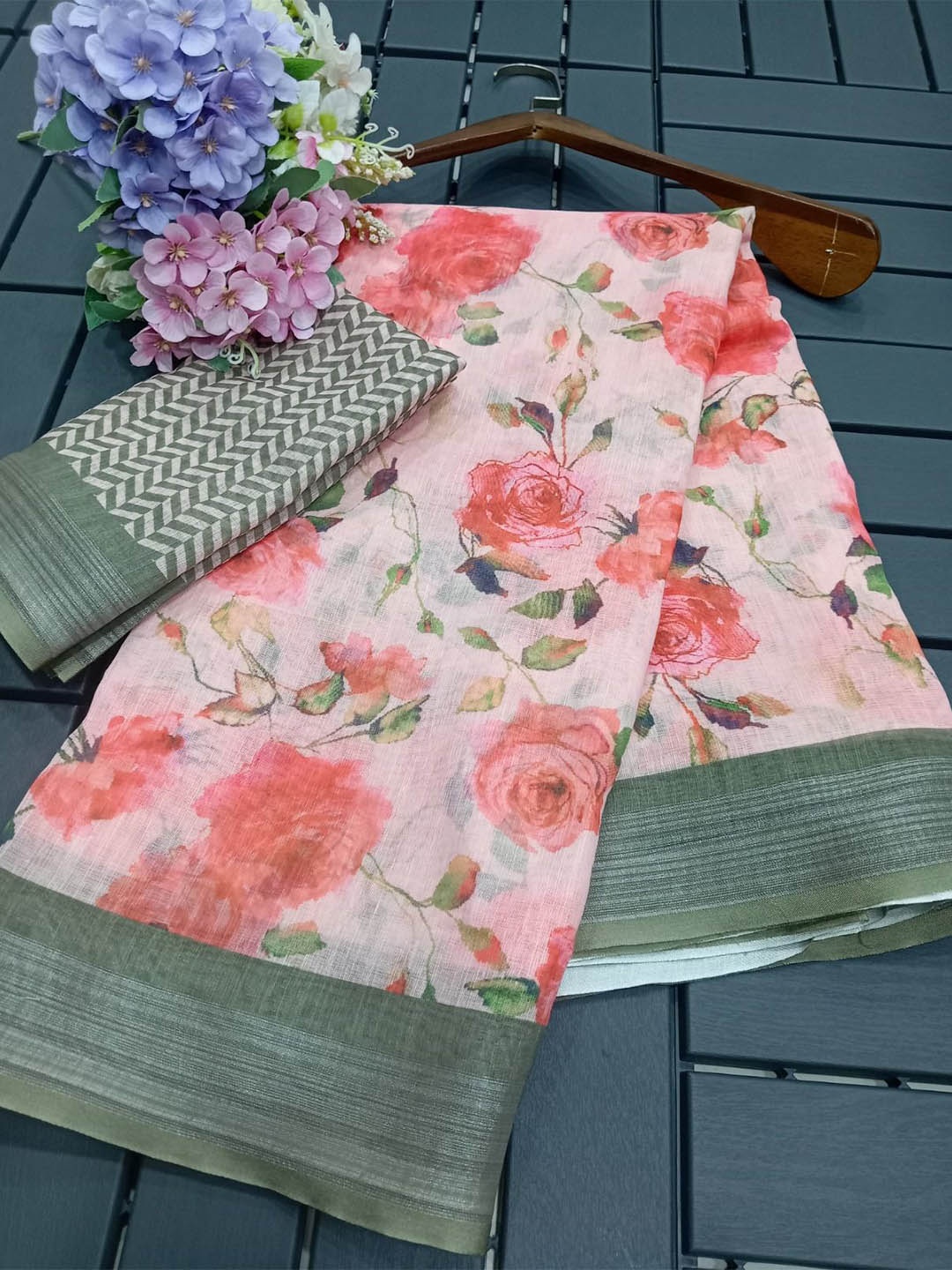 

Mitera Floral Pure Cotton Saree, Peach