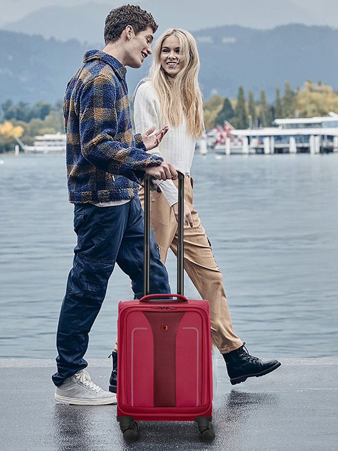 

Wenger Unisex Fantic Hard Sided Trolley Suitcase, Red