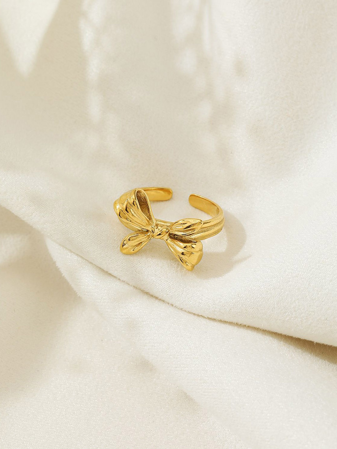 

Just Lil Things Bow Motif Finger Ring, Gold