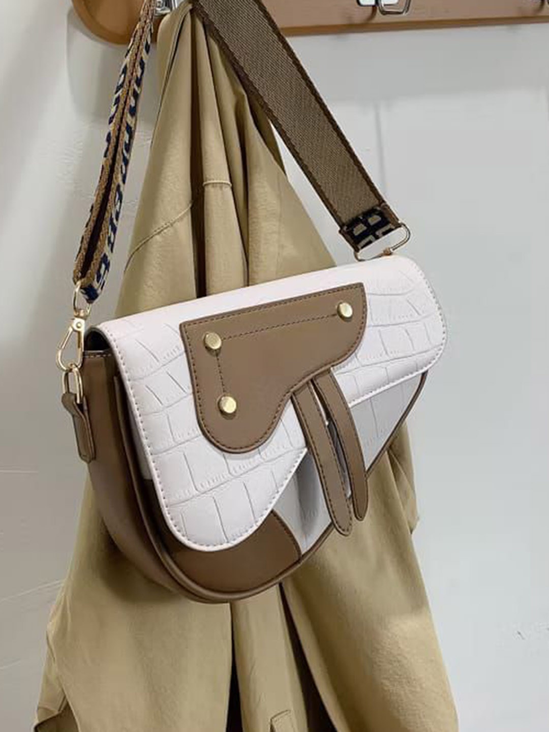 

LIZIQI Embellished PU Structured Handheld Bag with Fringed, White