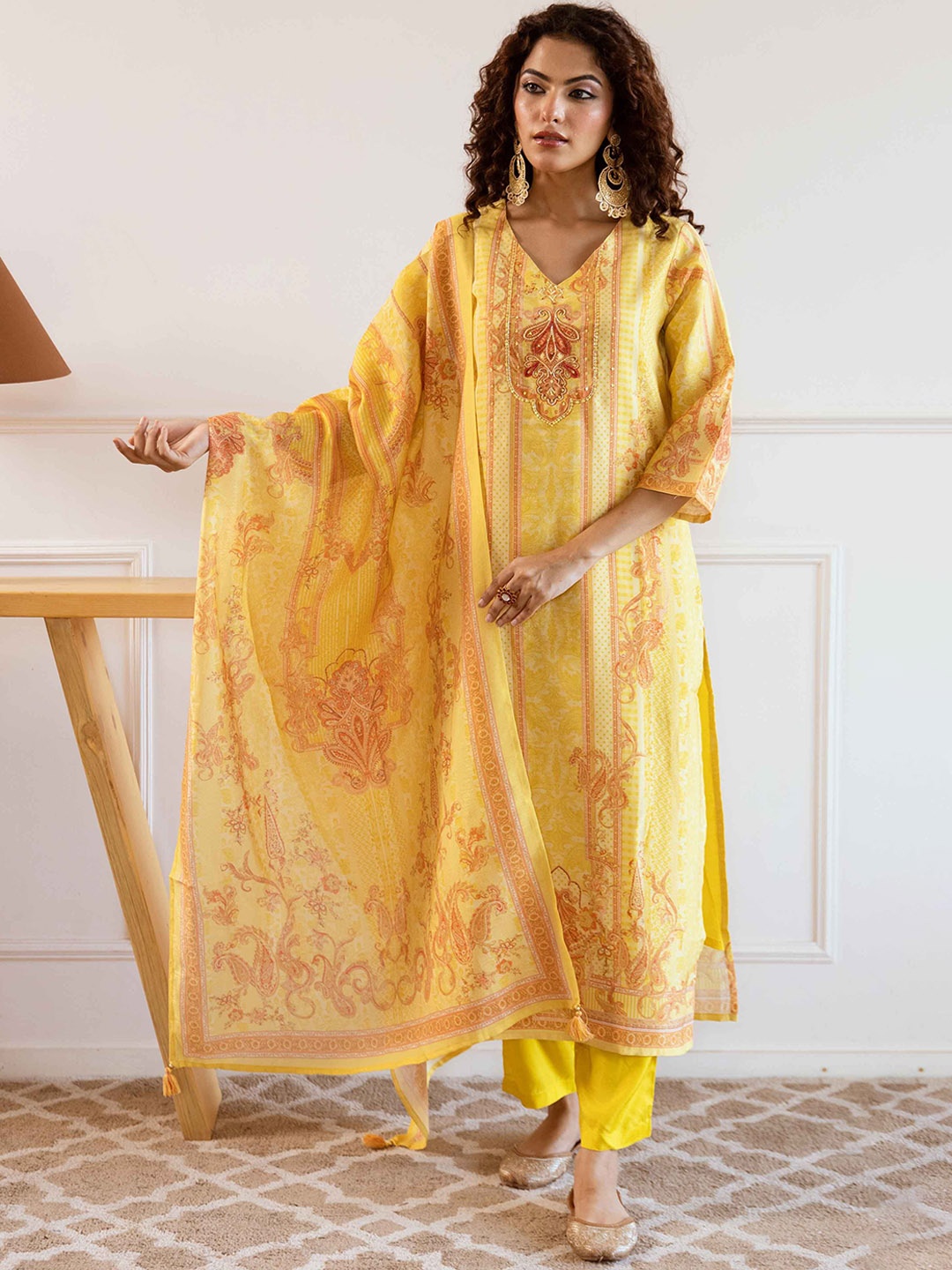 

DIVASTRI Floral Printed Sequinned V-Neck Straight Kurta with Trousers & Dupatta, Yellow