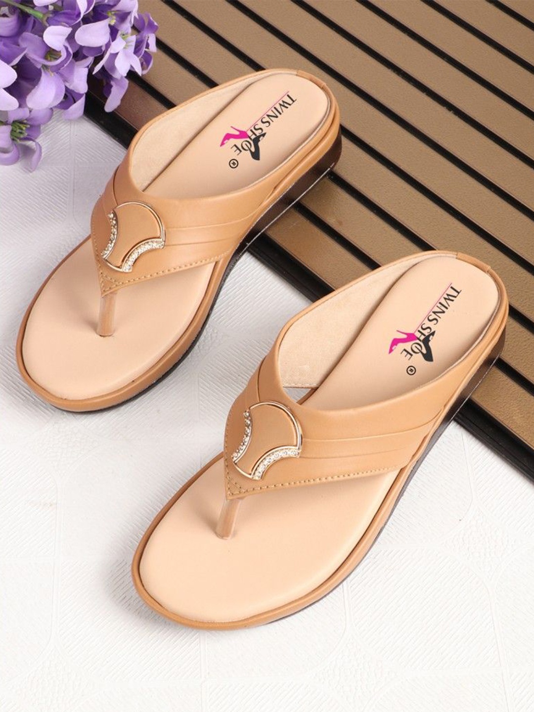 

TWINSSHOE Women Textured Open Toe Flats, Beige