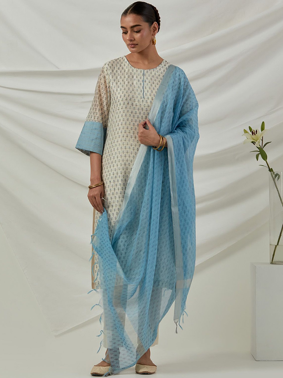 

SMRITI GUPTA Floral Printed Straight Kurta, Off white