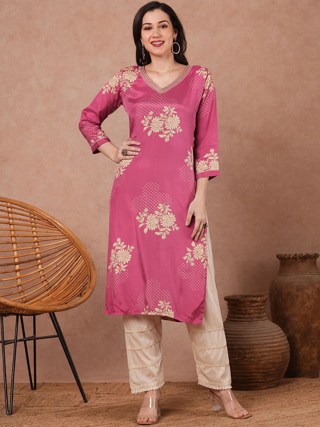 

FASHOR Floral Printed V-Neck Cotton Straight Kurta, Pink
