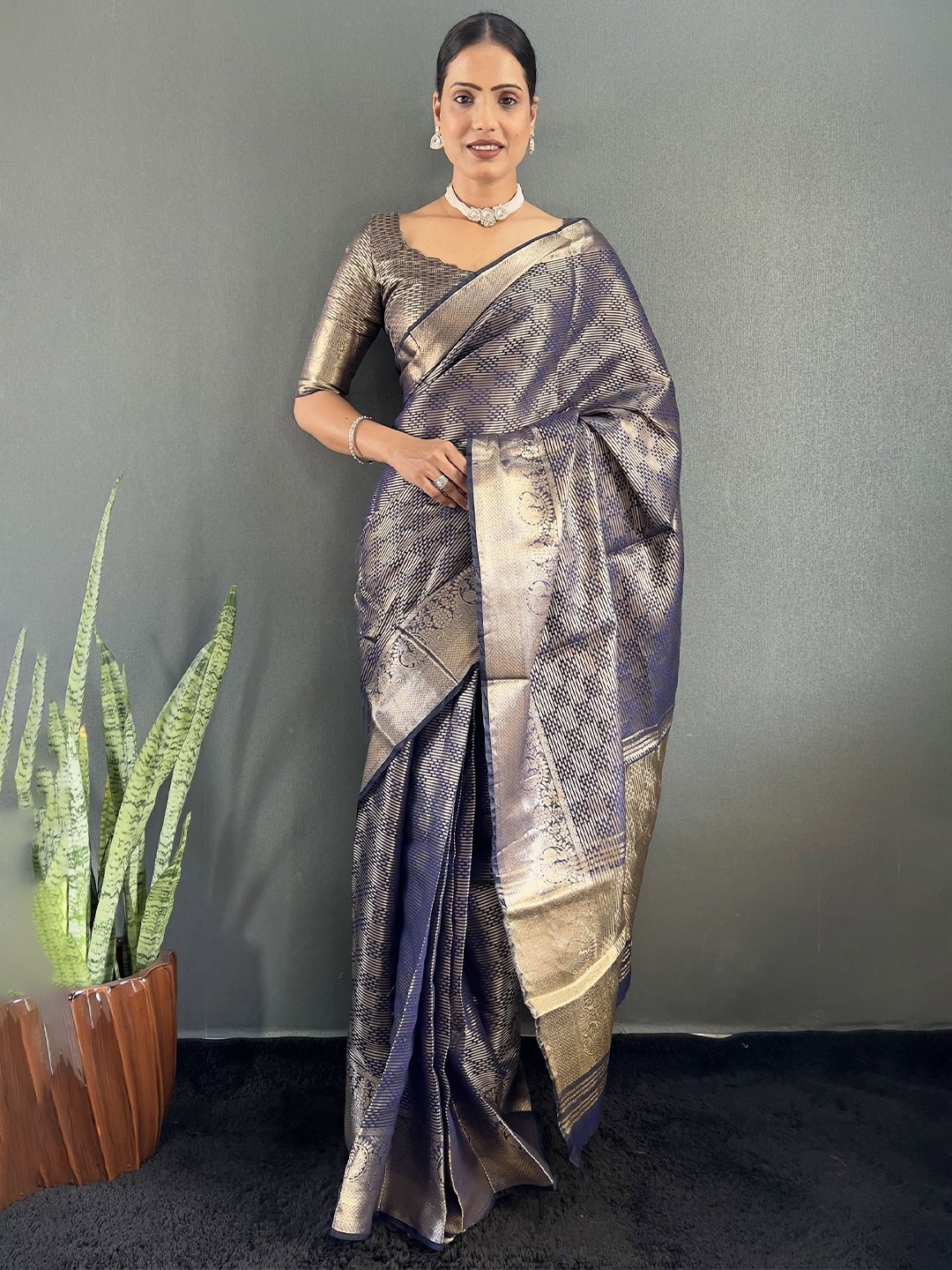 

Aika Woven Design Zari Tissue Saree, Navy blue