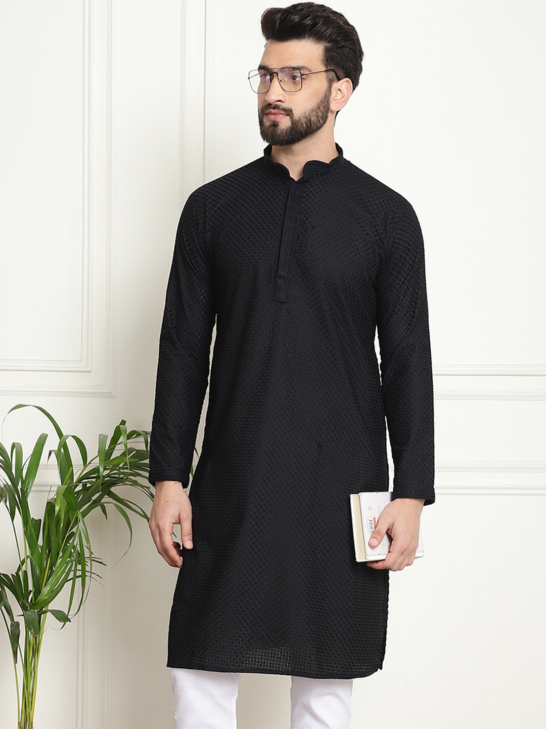 

SOJANYA Geometric Embroidered Pure Cotton Straight Kurta, Black