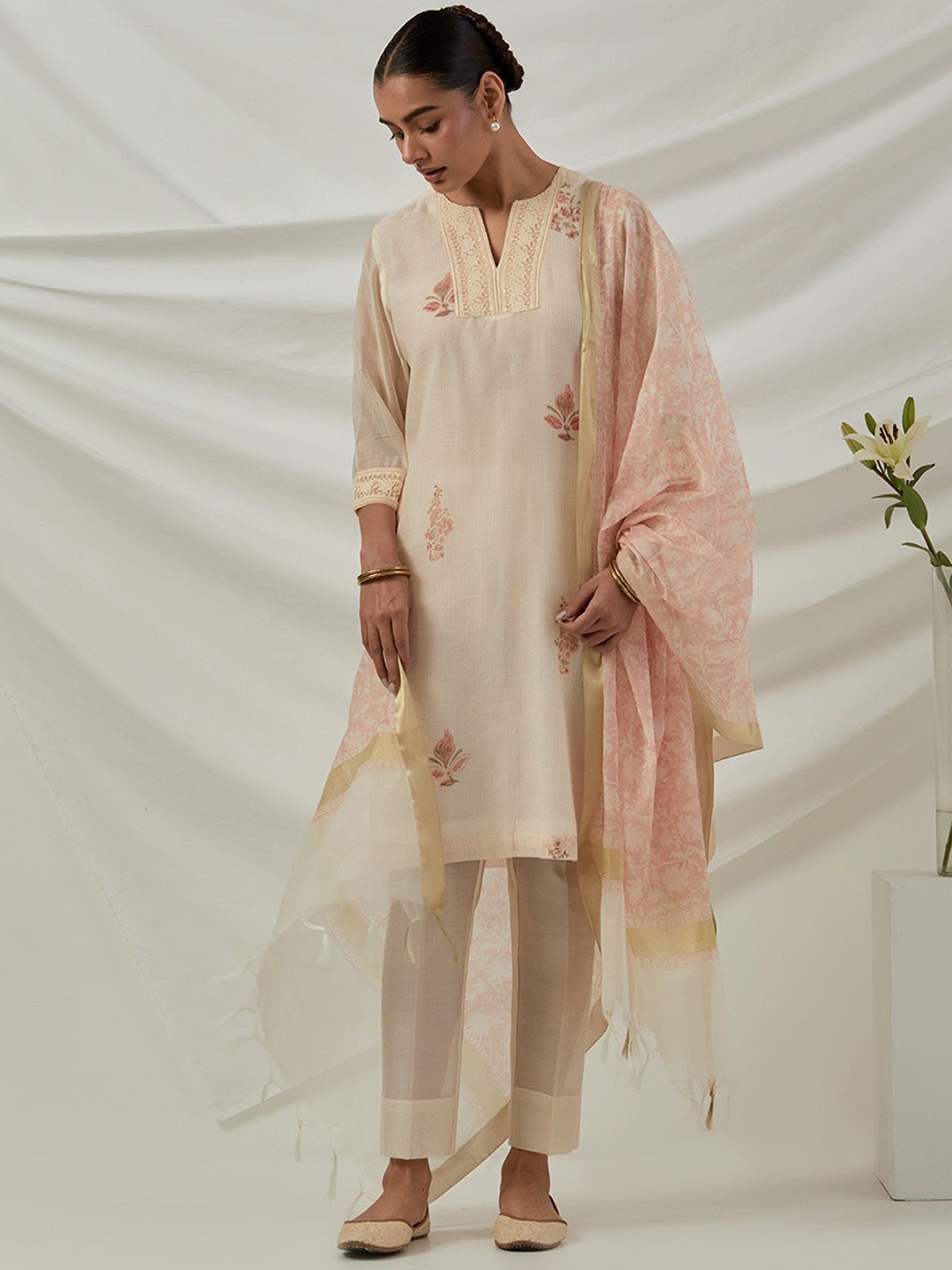 

SMRITI GUPTA Floral Printed Chanderi Cotton Straight Kurta, Off white