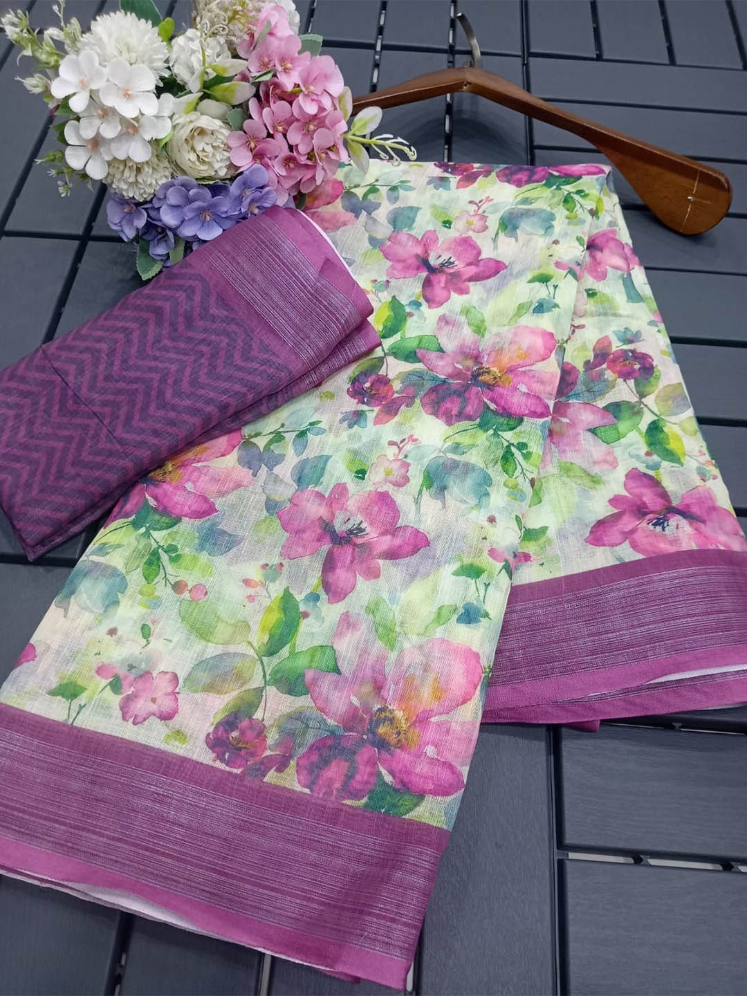 

Mitera Floral Printed Pure Cotton Zari Saree, Cream