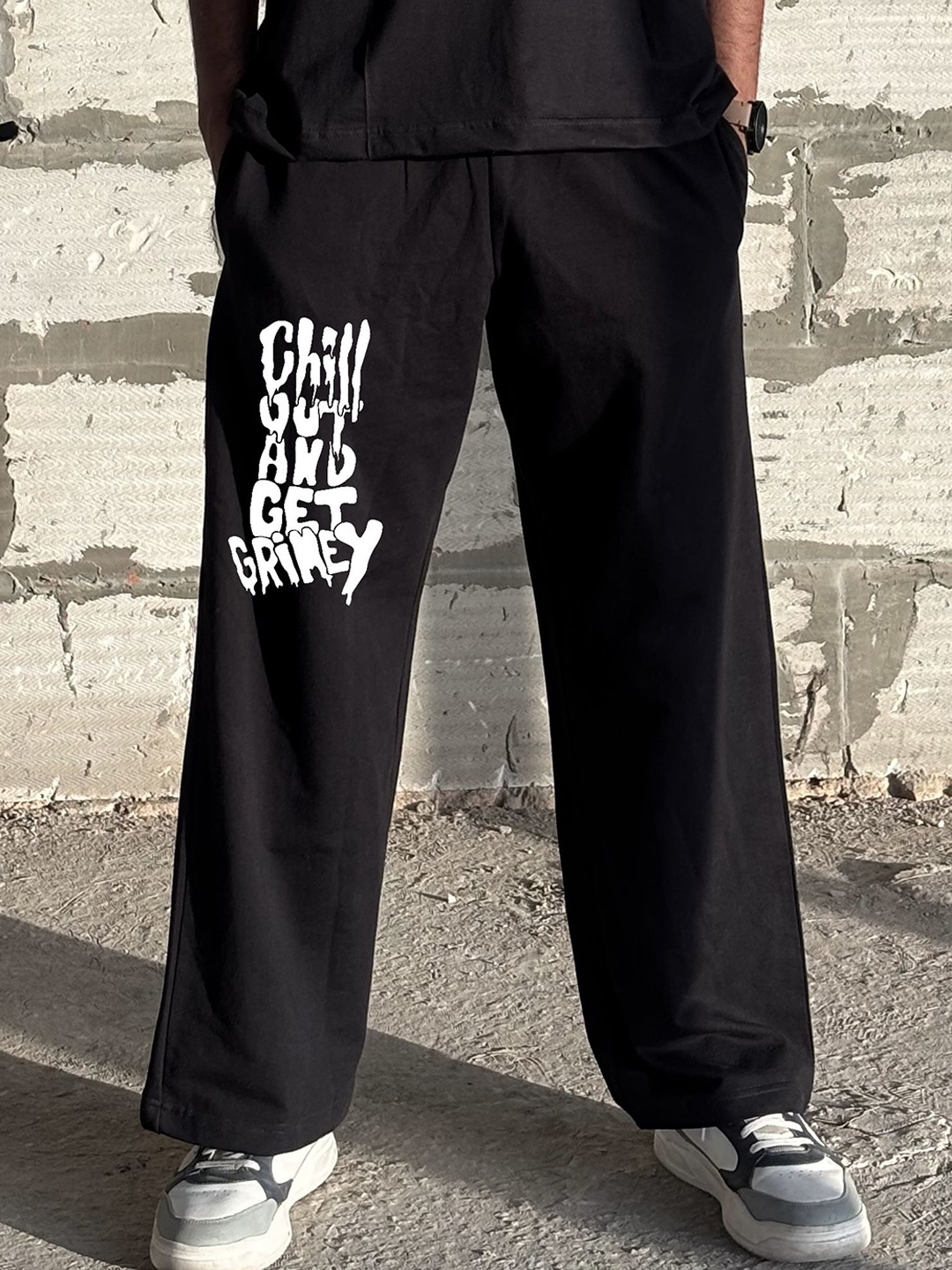 

TheBTclub Men Printed Joggers Trousers, Black