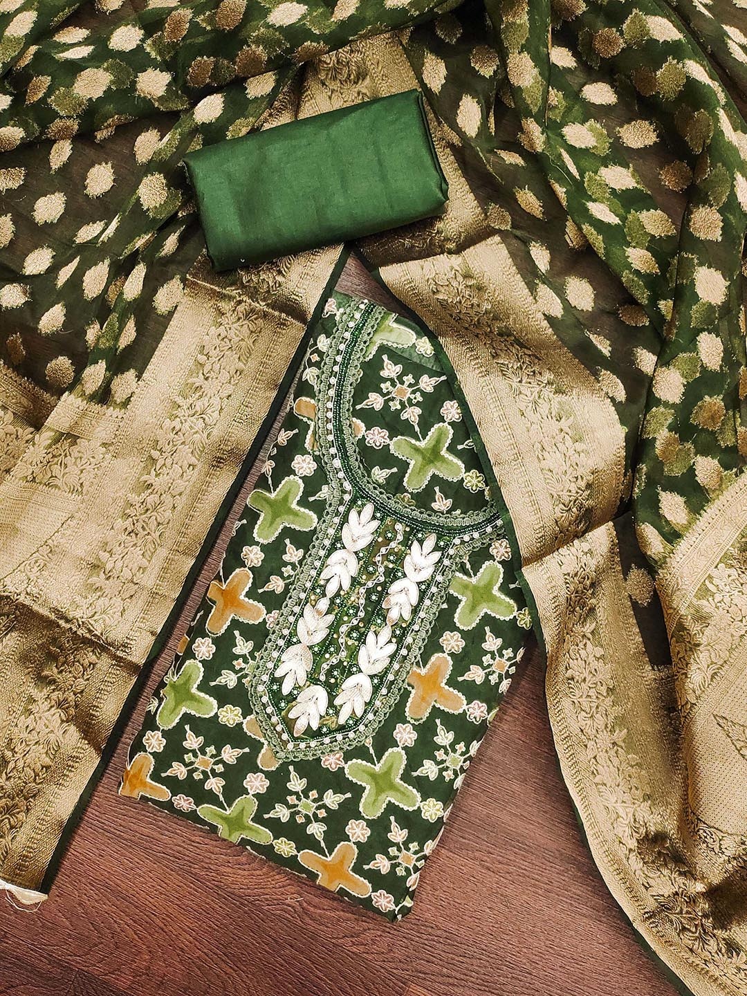 

SHADOW & SAINING Floral Embellished Beads And Stones Organza Semi-Stitched Dress Material, Green