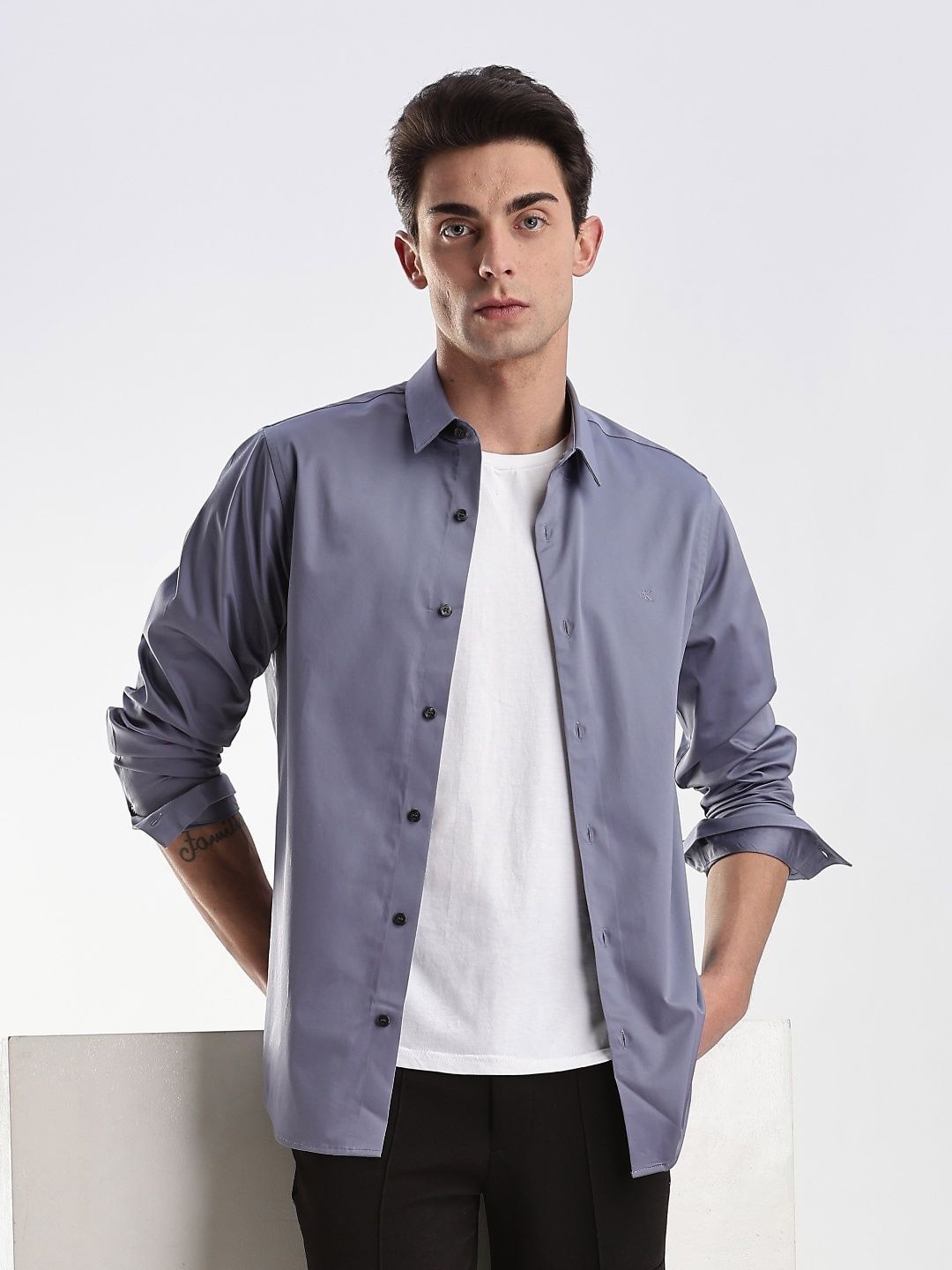 

Calvin Klein Jeans Men Slim Fit Spread Collar Solid Cotton Casual Shirt, Grey