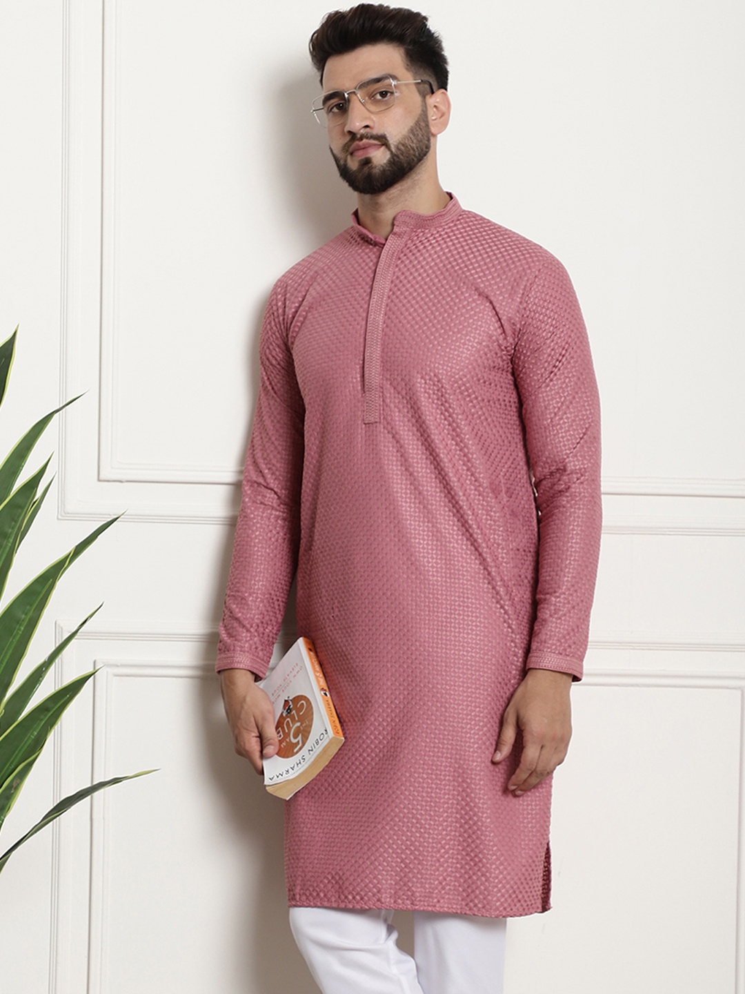 

SOJANYA Geometric Embroidered Thread Work Pure Cotton Straight Kurta, Coral