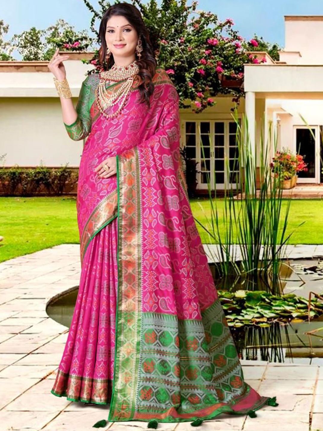 

AKSH FASHION Bandhani Printed Zari Pure Silk Patola Saree, Green