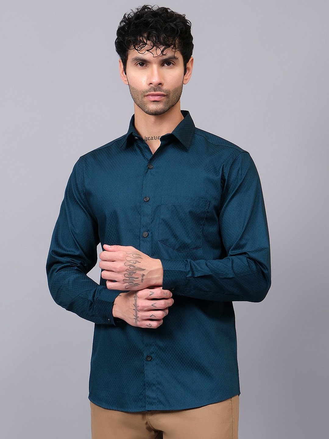 

Vida Loca India Slim Fit Geometric Self Design Cotton Casual Shirt, Navy blue