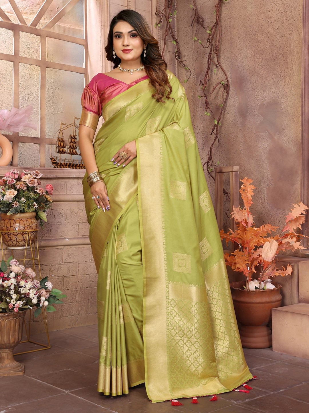 

LeeliPeeri Designer Woven Design Zari Silk Blend Saree, Green