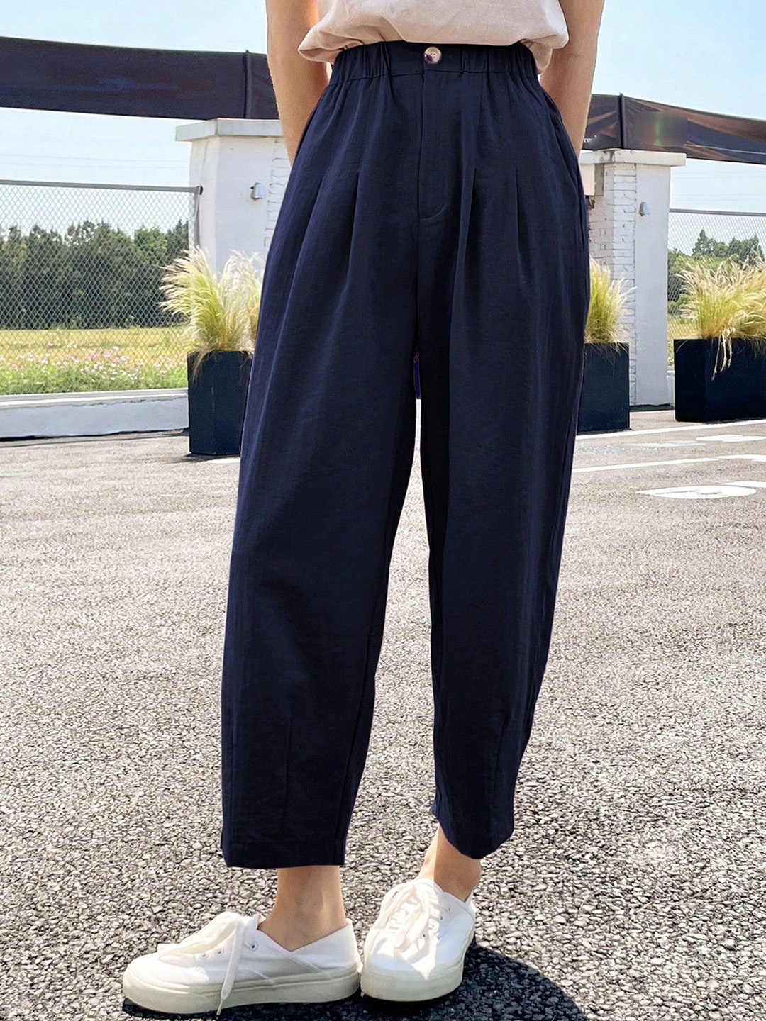 

AAHWAN Women Loose Fit High-Rise Pleated Trousers, Navy blue