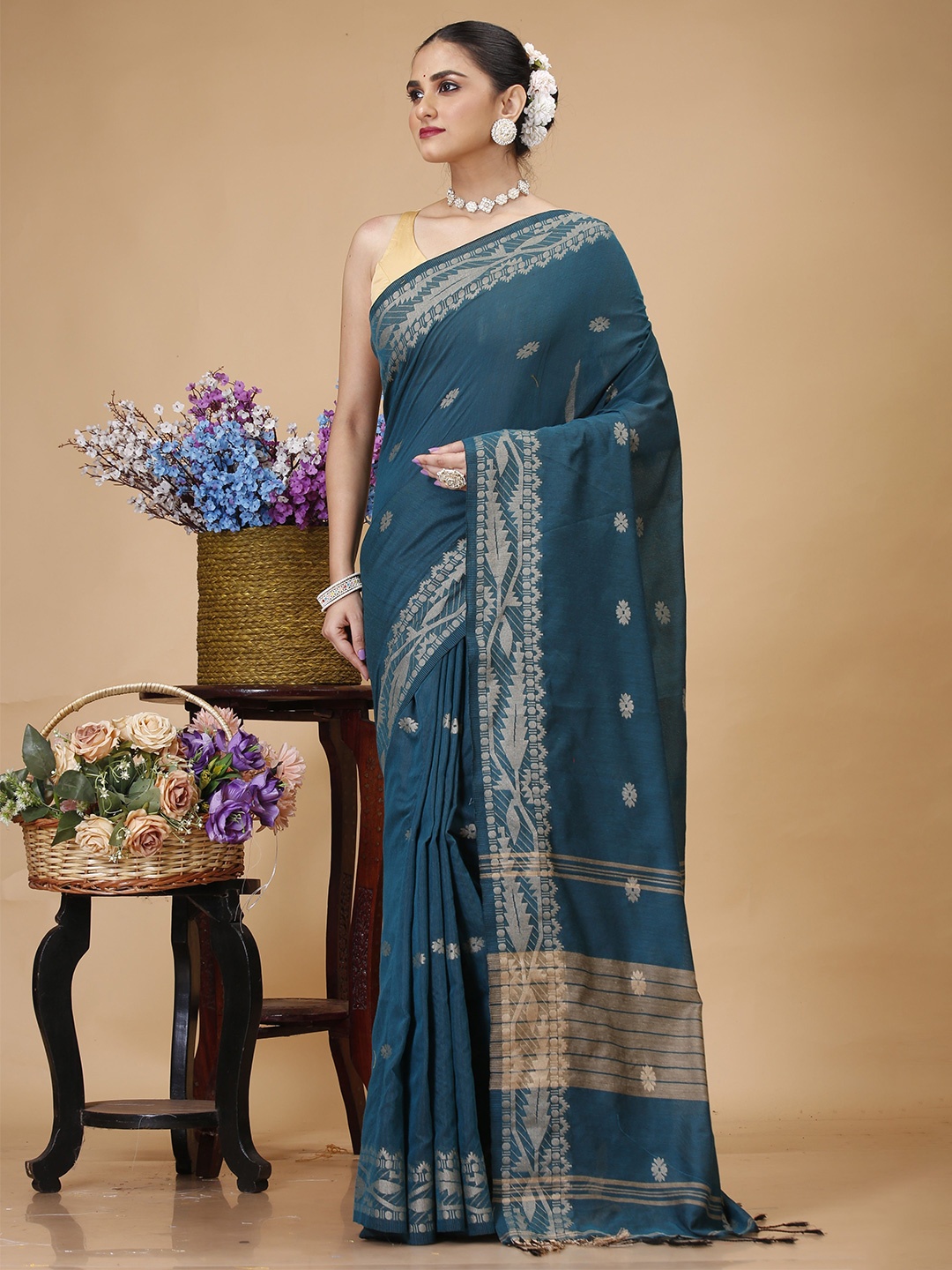

SLAGHA Woven Design Printed Taant Saree, Sea green