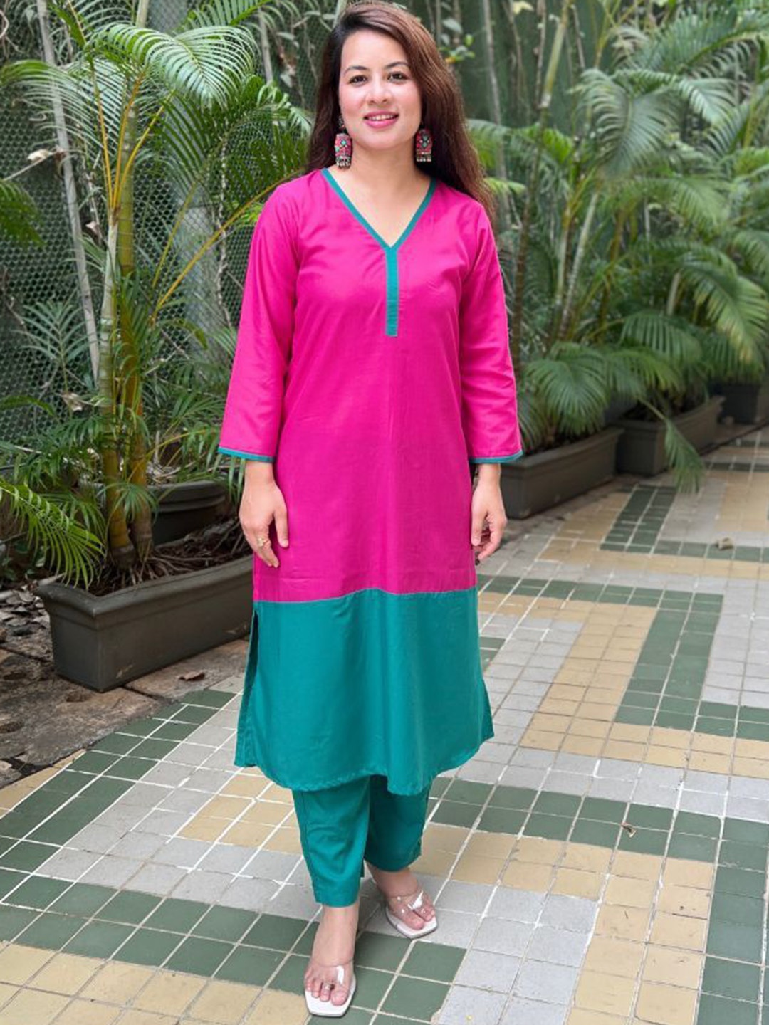 

Rangreza Colourblocked V-Neck Straight Kurta With Trousers, Pink