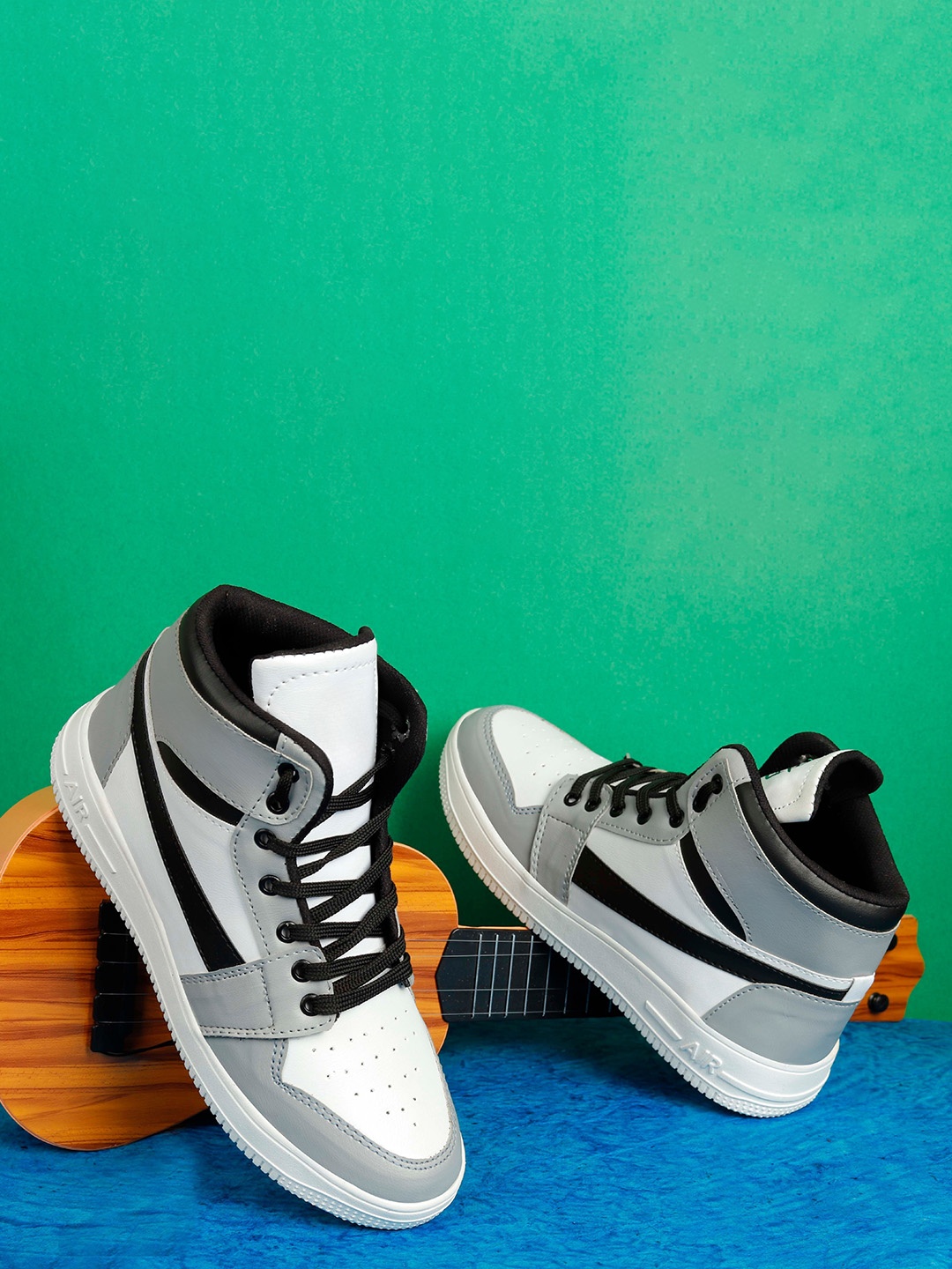 

Overstar Men Colourblocked High-Top Round Toe Sneakers, Grey