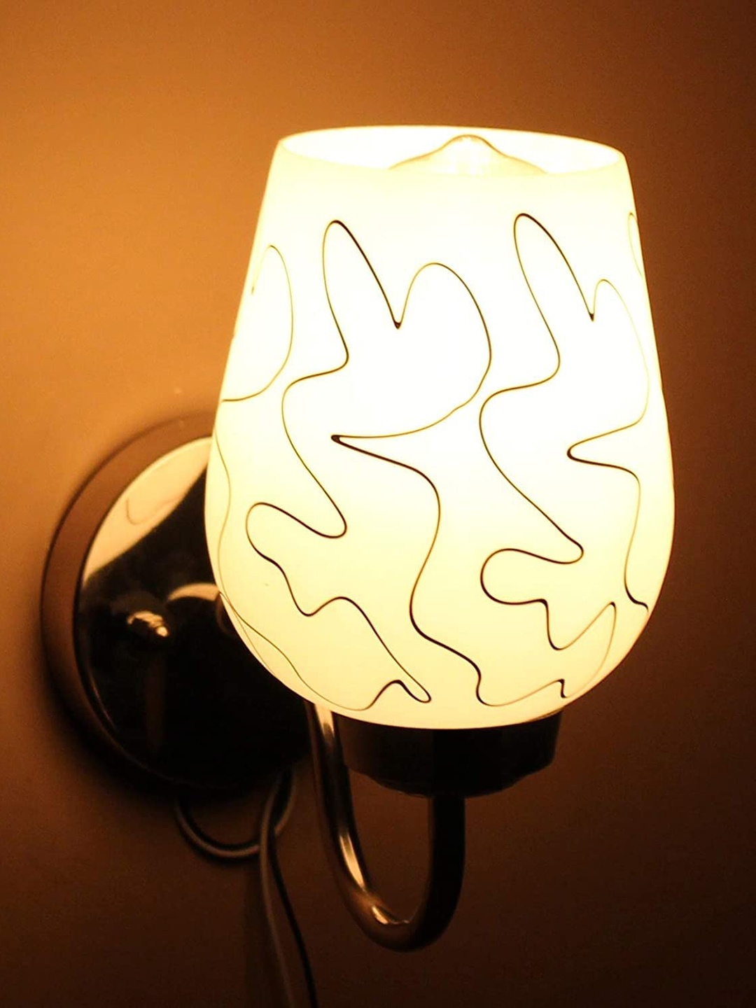 

KINIS Silver-Toned & White Printed Quirky Cylinder Shaped Wall Lamp