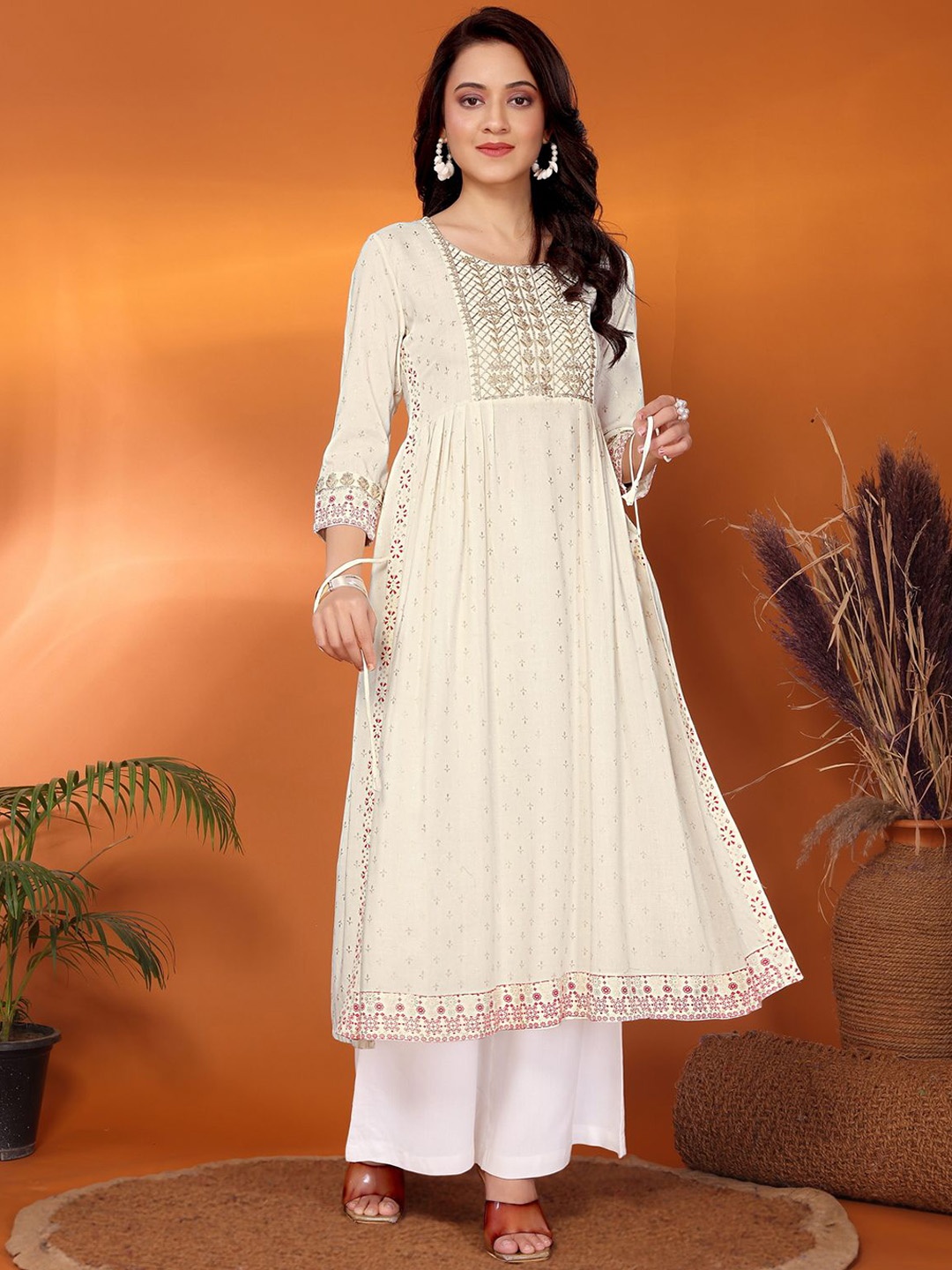 

Rangita Ethnic Motifs Embroidered Thread Work Straight Kurta, Off white