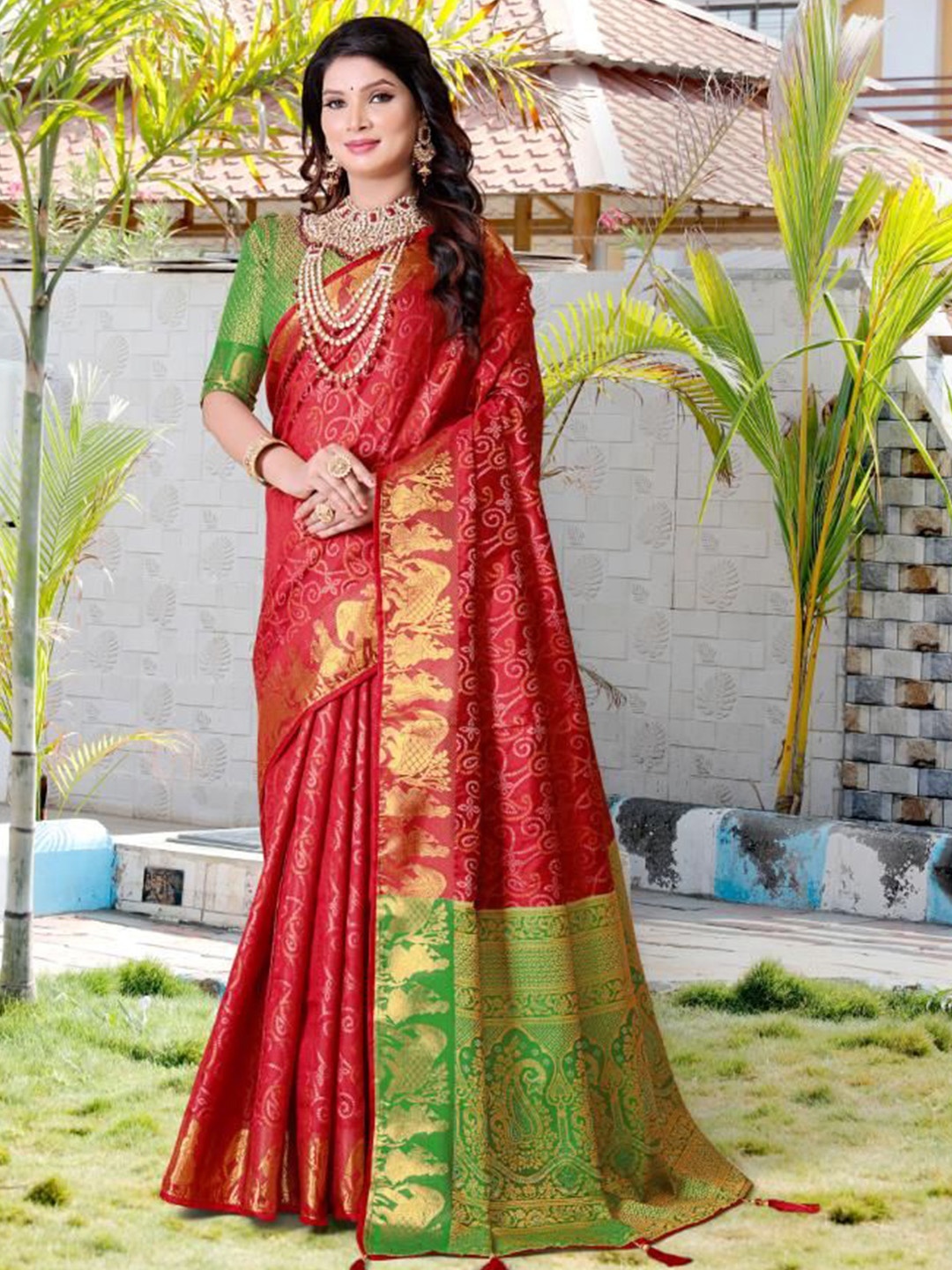 

jayant creation Bandhani Printed Zari Pure Silk Patola Saree, Red
