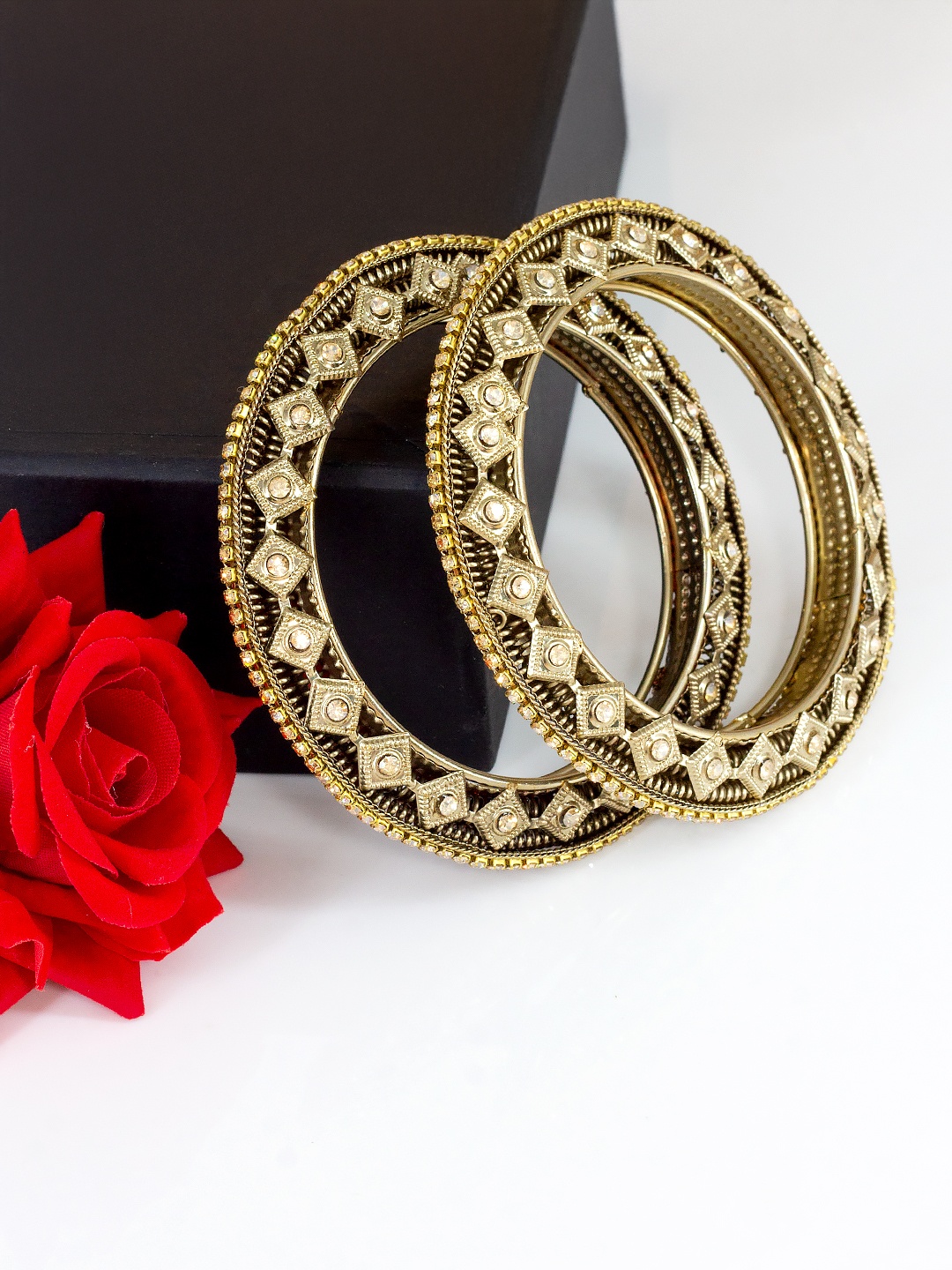

PRIVIU Set Of 2 Brass-Plated Stone-Studded Antique Bangles, Gold
