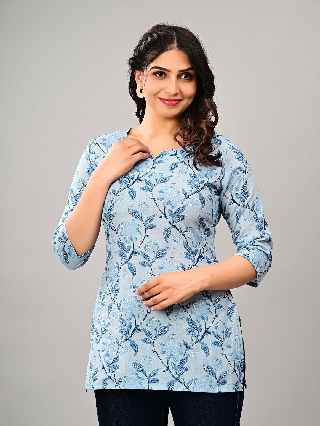 

Aayumi Women Pure Cotton Floral Printed Round Neck Kurtis, Blue