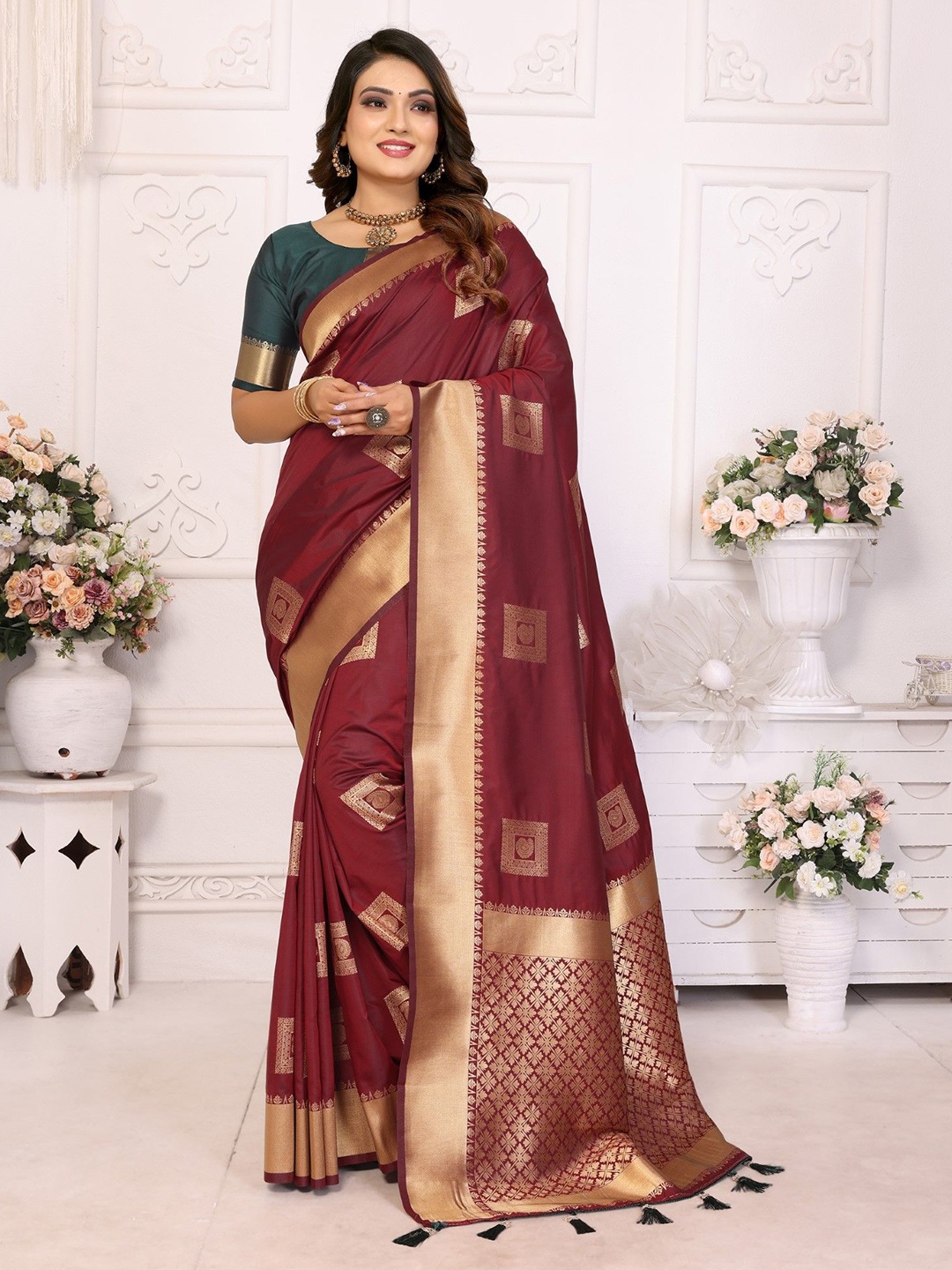 

LeeliPeeri Designer Woven Design Zari Saree, Maroon