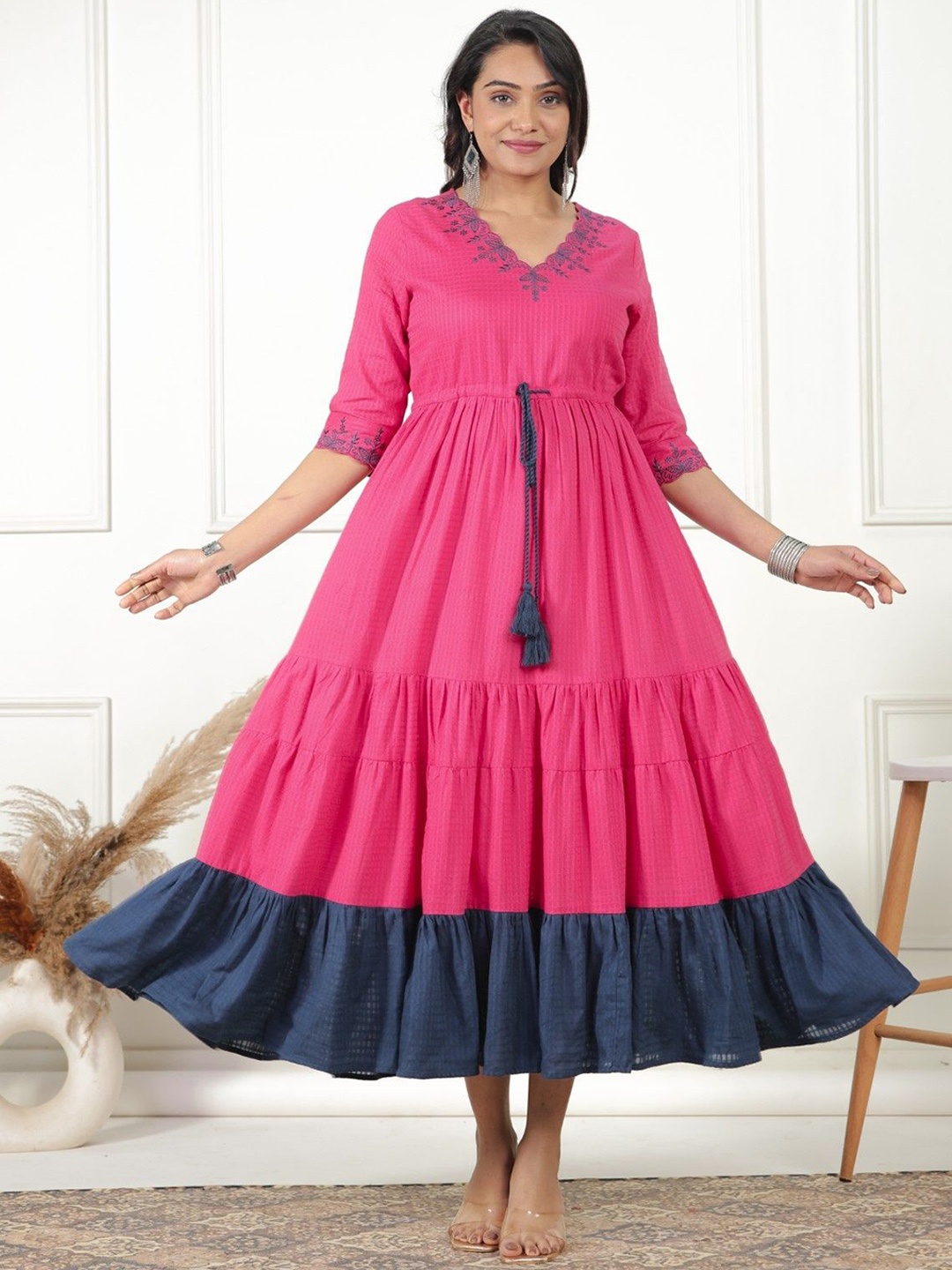 

Aramya Floral Yoke Design Tiered V-Neck Thread Work Pure Cotton A-Line Dresses, Pink