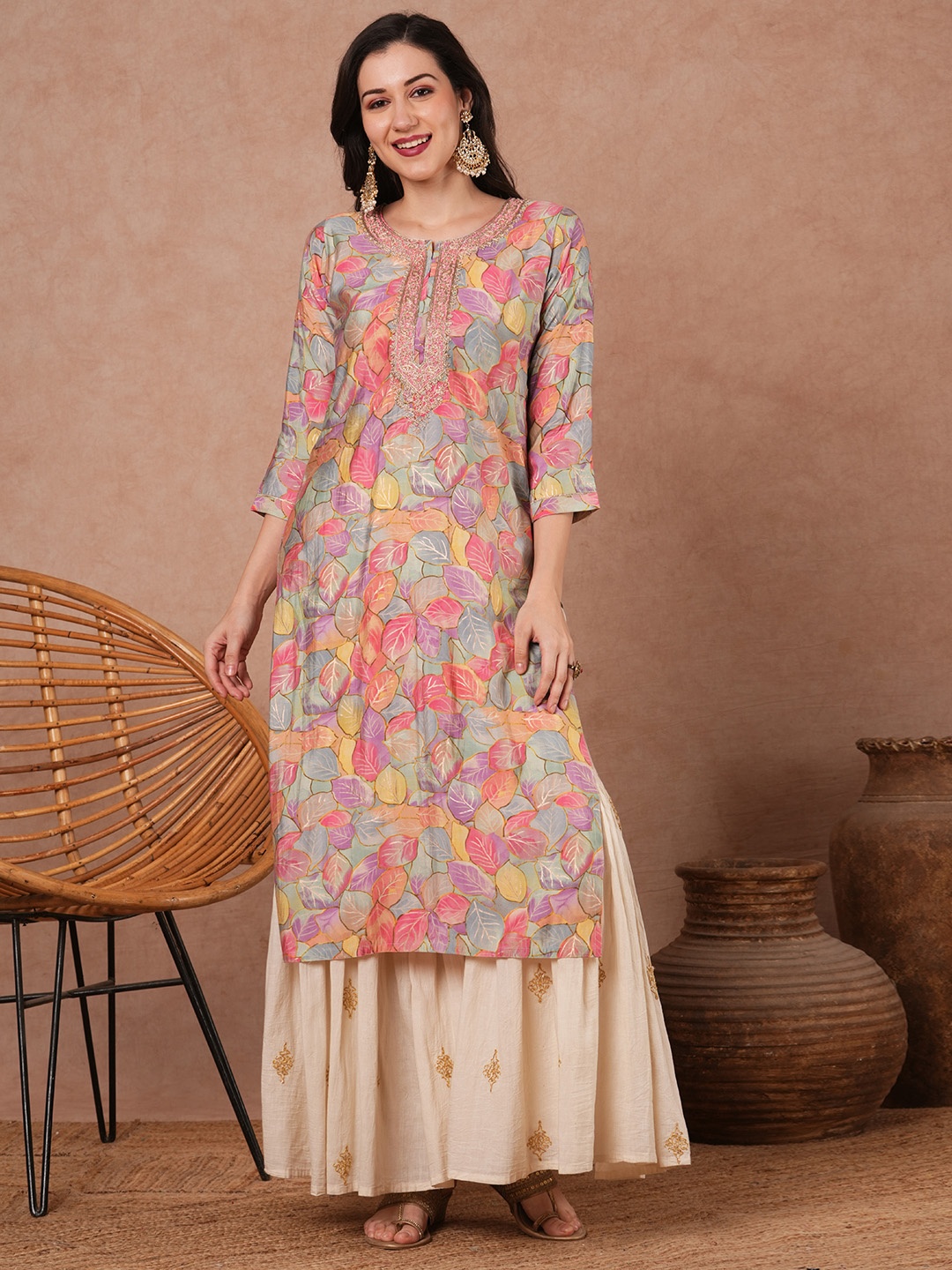 

FASHOR Floral Printed Notch-Neck Sequinned Straight Kurta, Pink