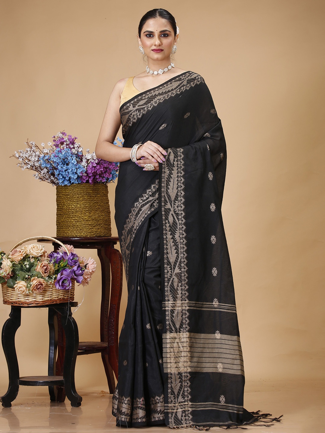 

SLAGHA Woven Design Taant Saree With Unstitched Blouse Piece, Black