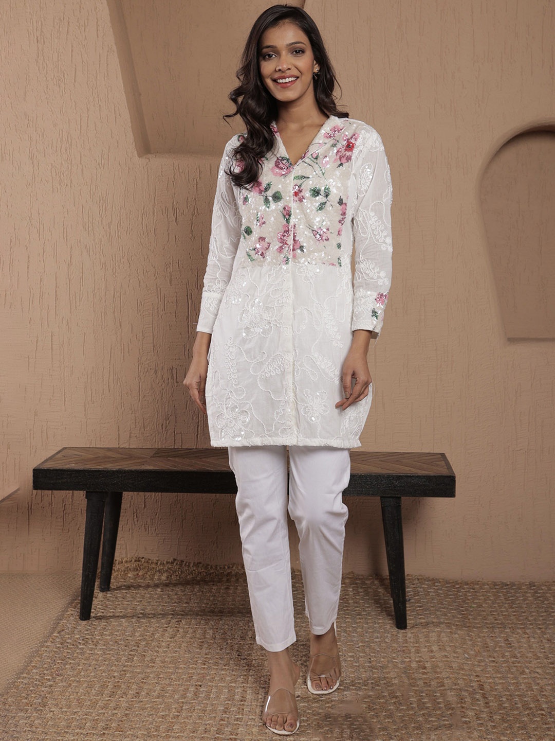 

SRIHA Floral Embroidered V-Neck Pure Cotton Tunic With Trousers, White