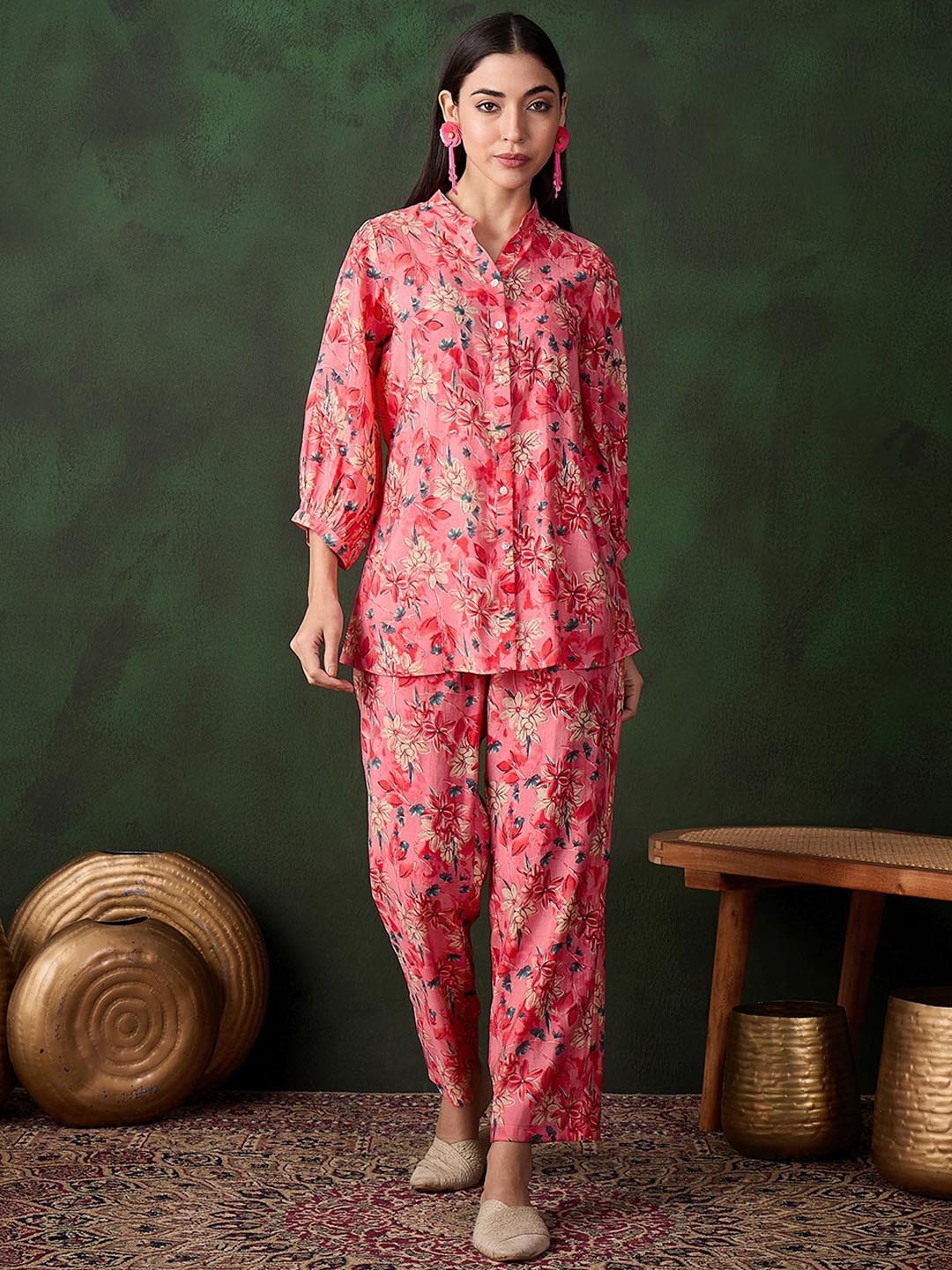 

Sangria Floral Printed Mandarin Collar Puff Sleeves Shirt & Trousers, Pink