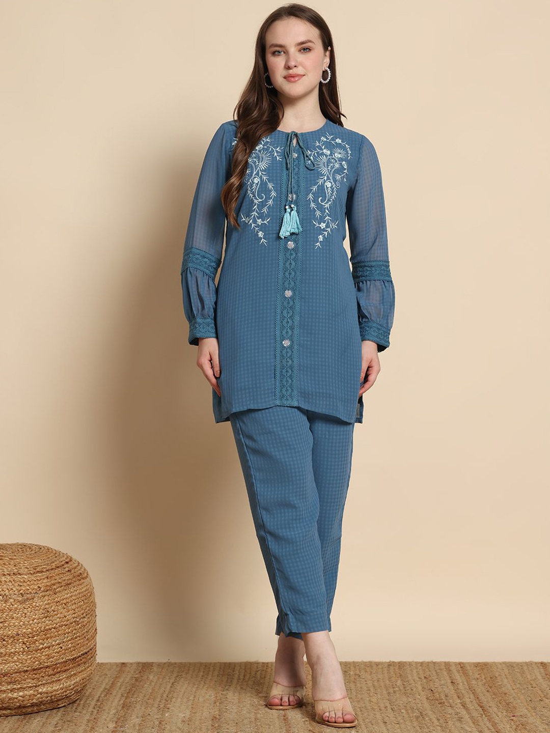 

DRESOUL Embroidered Round Neck Top With Trousers, Blue
