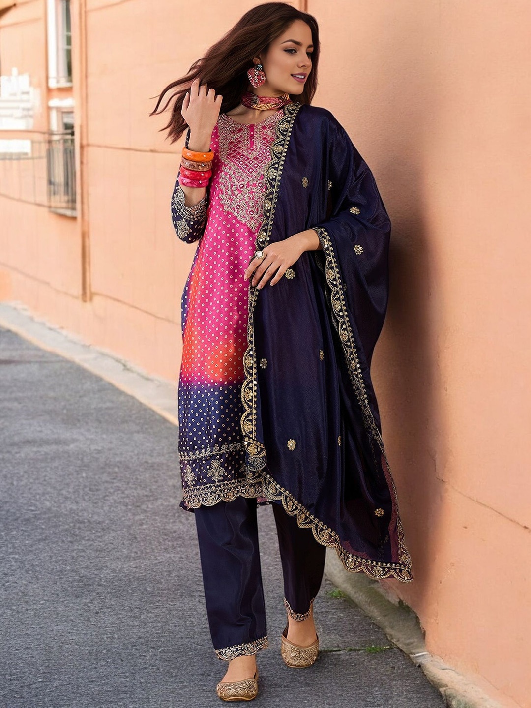 

DIVASTRI Bandhani Sequinned Embroidered Round Neck Kurta with Trousers & Dupatta, Pink