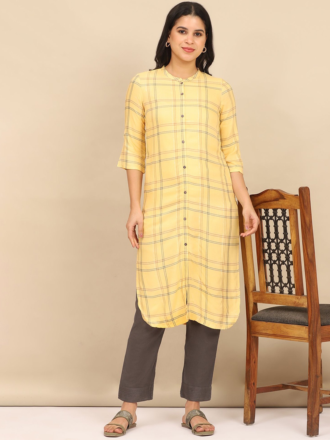 

AURELIA Checked Mandarin Collar Pathani Kurta With Trousers, Yellow
