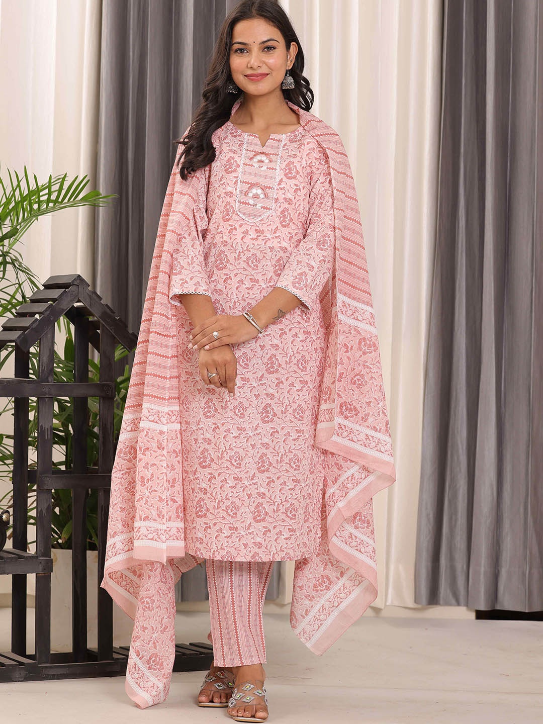 

Laad Floral Printed Sequinned Notch Neck Straight Kurta With Trousers And Dupatta, Pink