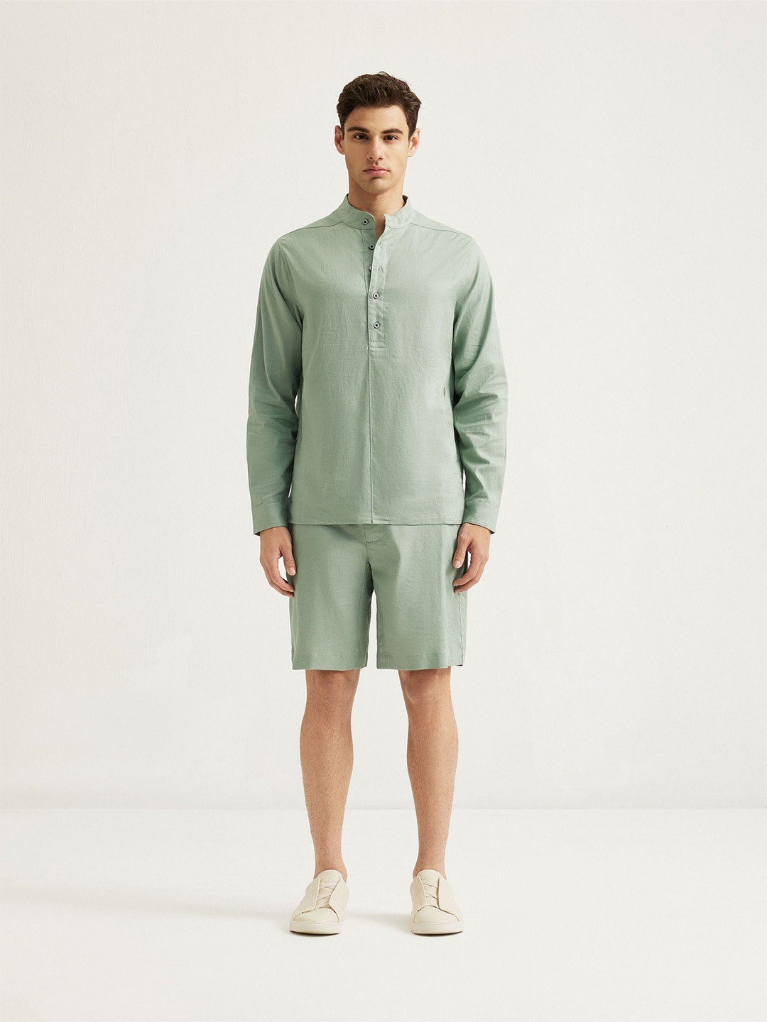 

Roam Everywhere Men Spread Collar Solid Casual Shirt, Sea green
