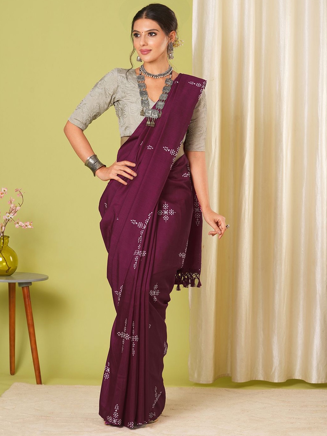 

HERE&NOW Floral Beads and Stones Banarasi Saree, Maroon