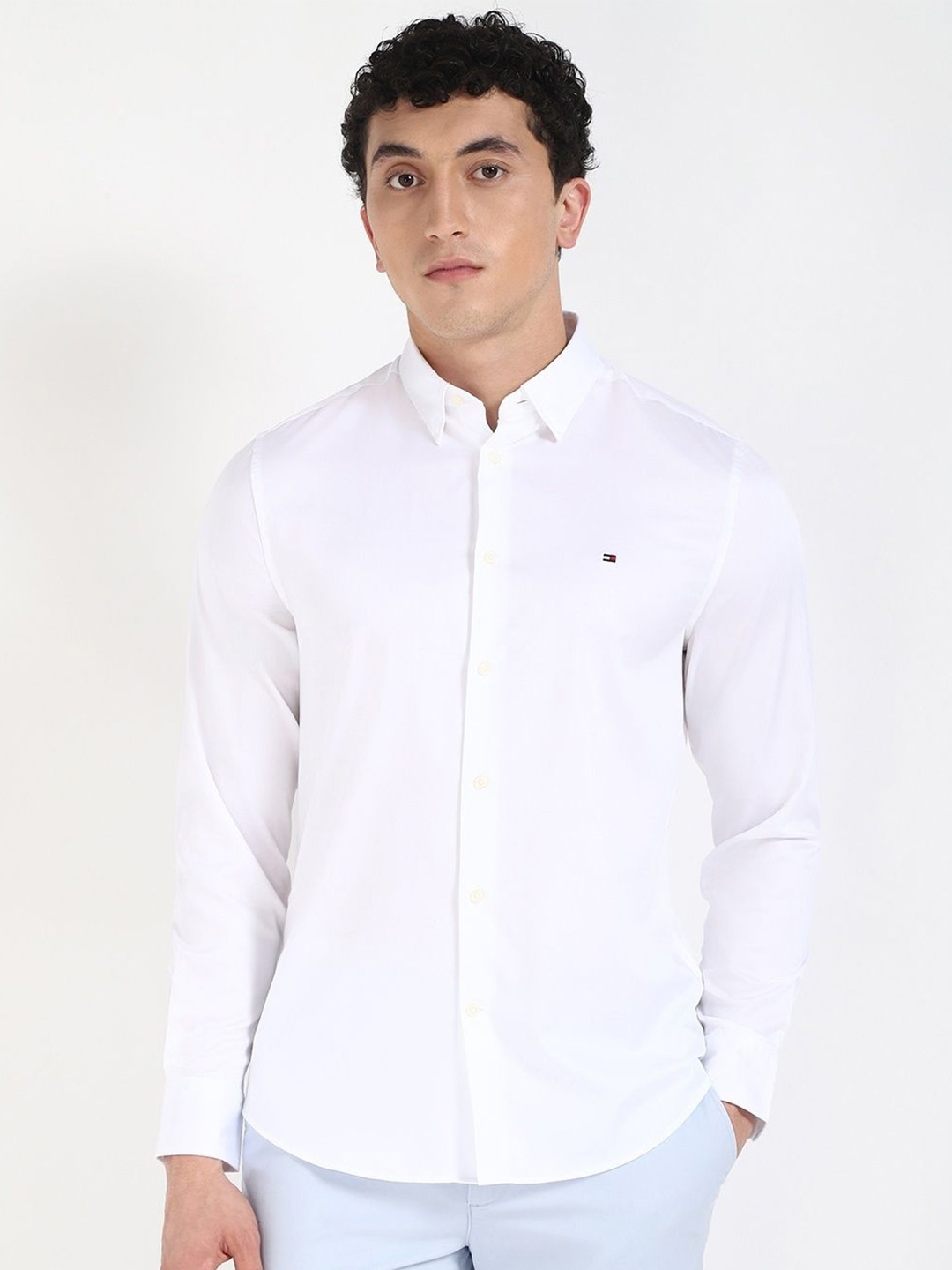 

Tommy Hilfiger Men Slim Fit Spread Collar Solid Cotton Casual Shirt, White