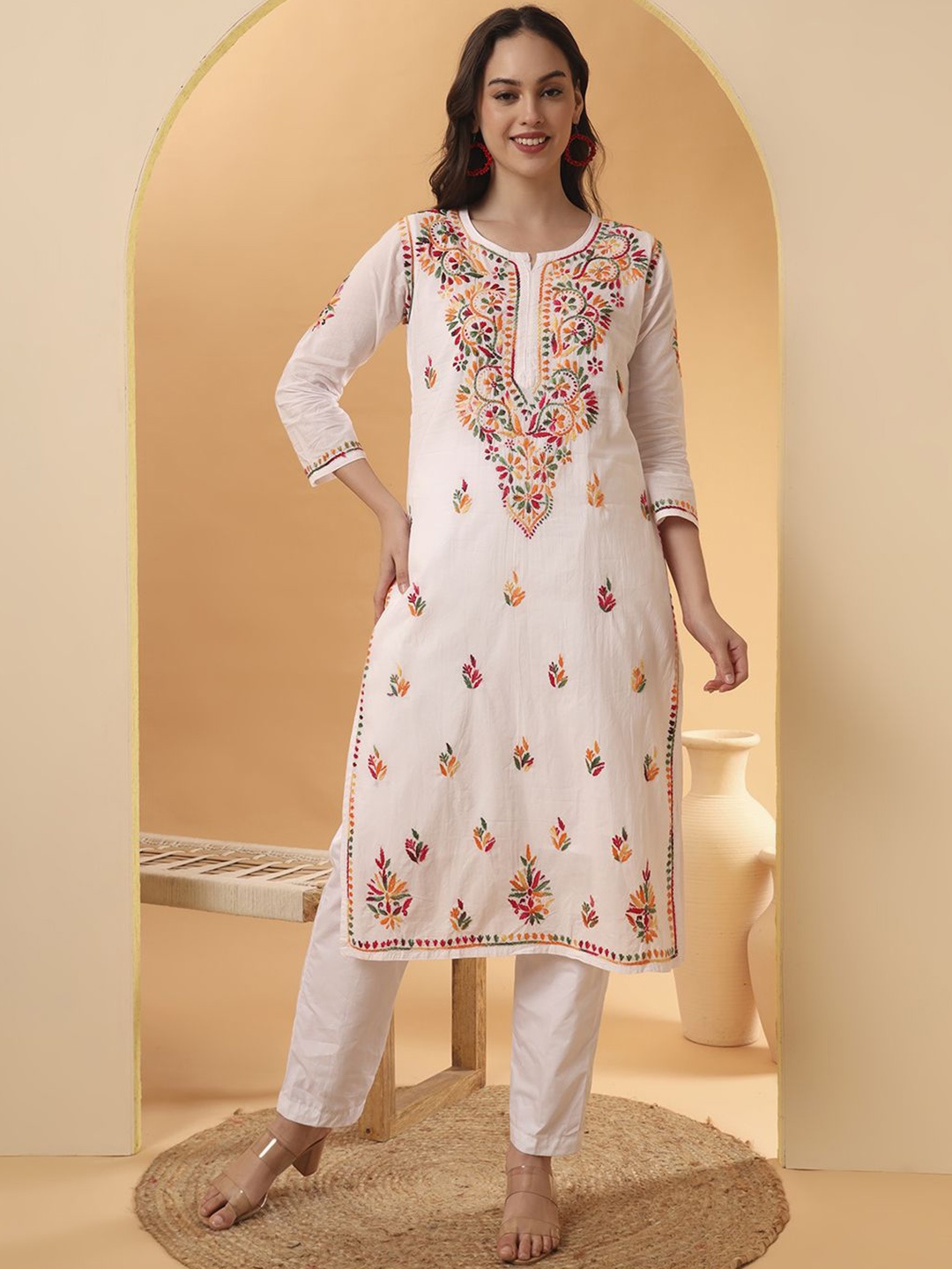 

The Chikan Label Floral Embroidered Chikankari Floral Straight Kurta, White